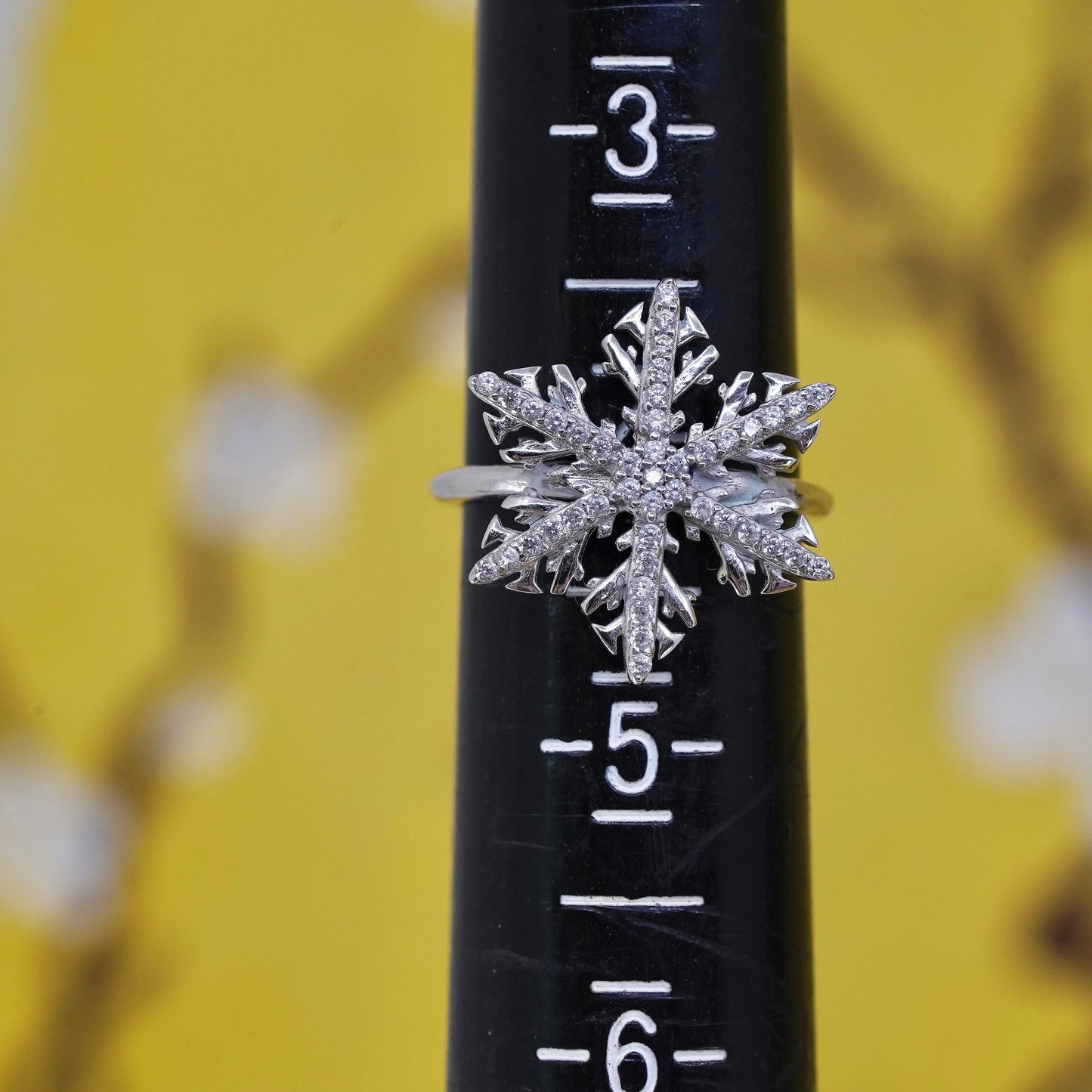 Size 4, Sterling 925 silver ring with snowflake flower and cluster diamonds