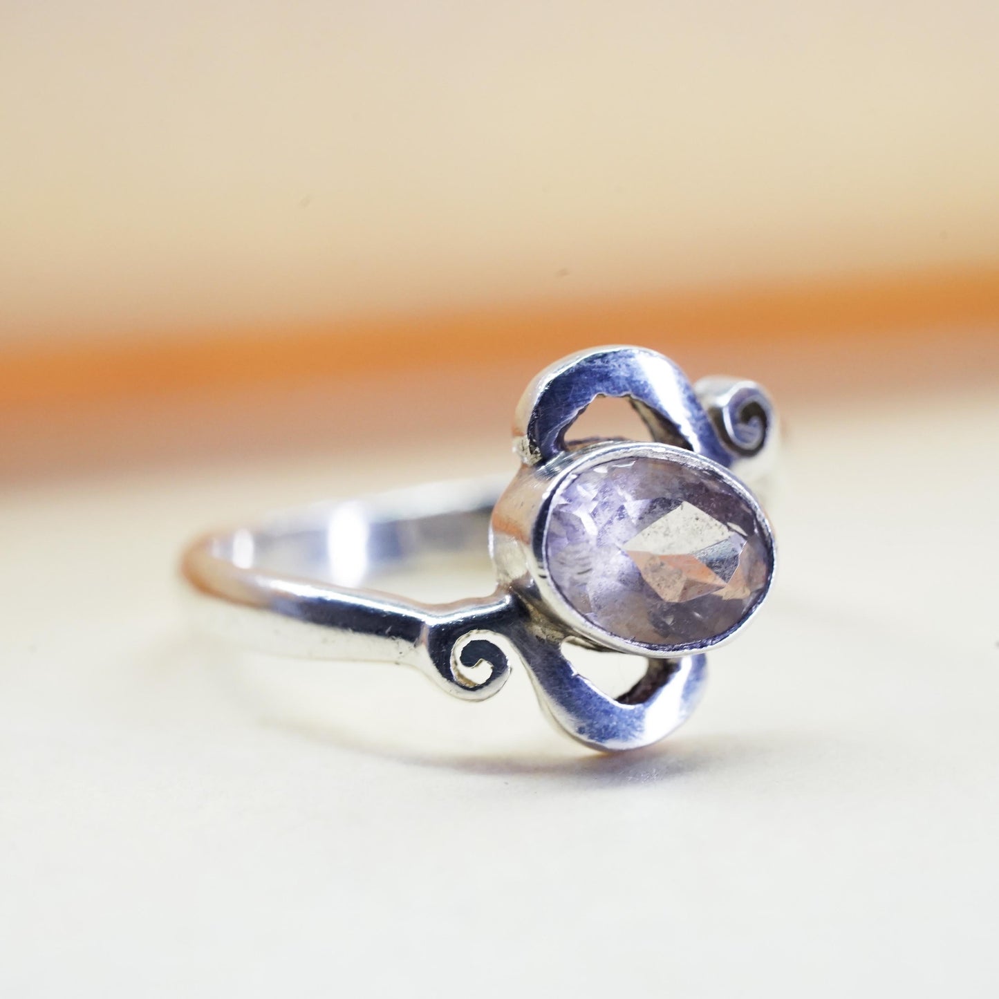 Size 5, vintage Sterling 925 silver handmade spiral ring with amethyst