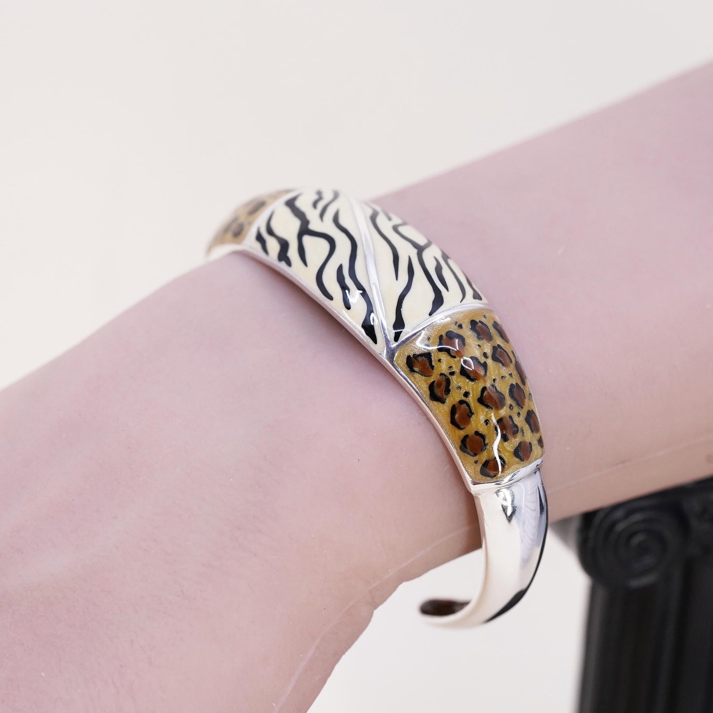 6.75", VTG Sign Italy CA 925 Sterling Leopard zebra Stripe Enamel cuff Bracelet
