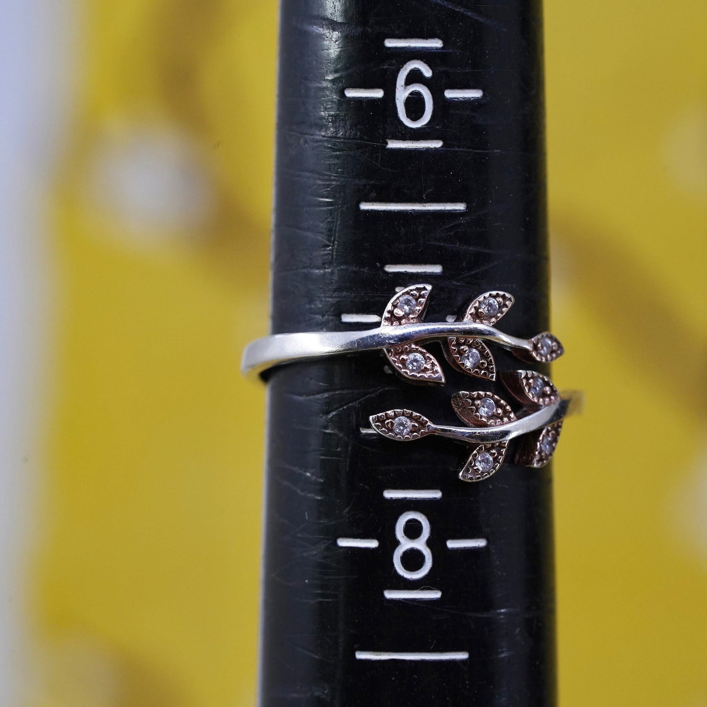 Size adjustable, VTG two tone Sterling 925 silver ring, band with leaves and cz
