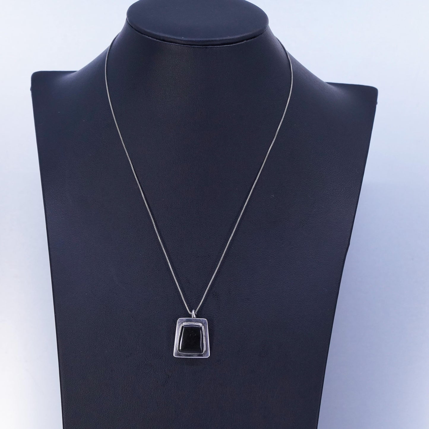 16”, vintage Mexican Sterling 925 silver box chain necklace leaves pendant onyx