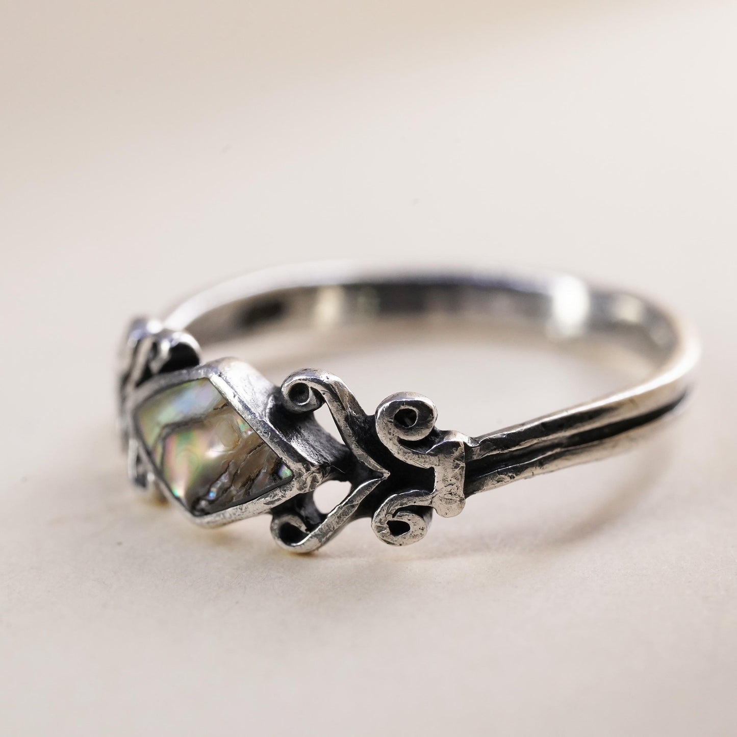 Size 9, Vintage sterling 925 silver handmade ring with abalone