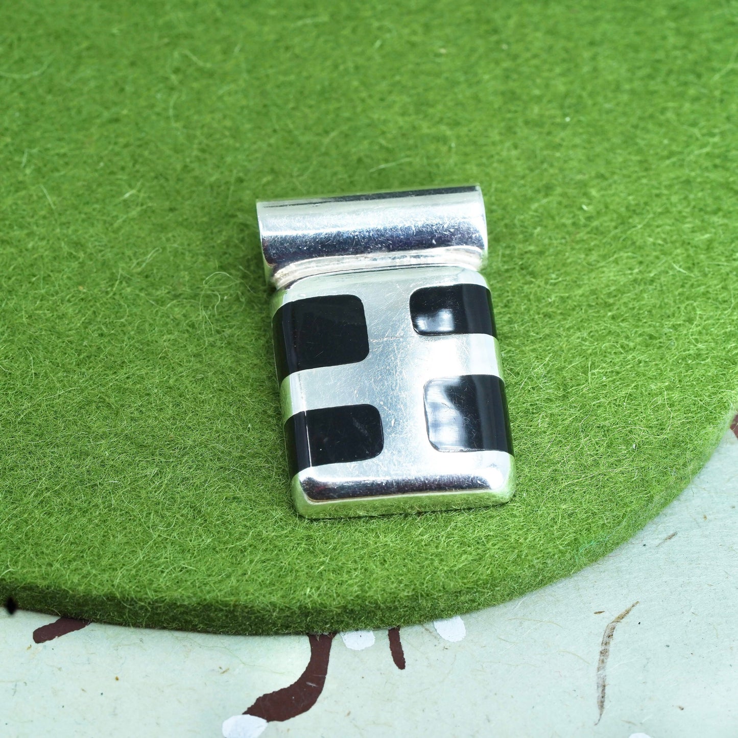 vintage Mexican handmade sterling 925 silver pendant with black onyx inlay
