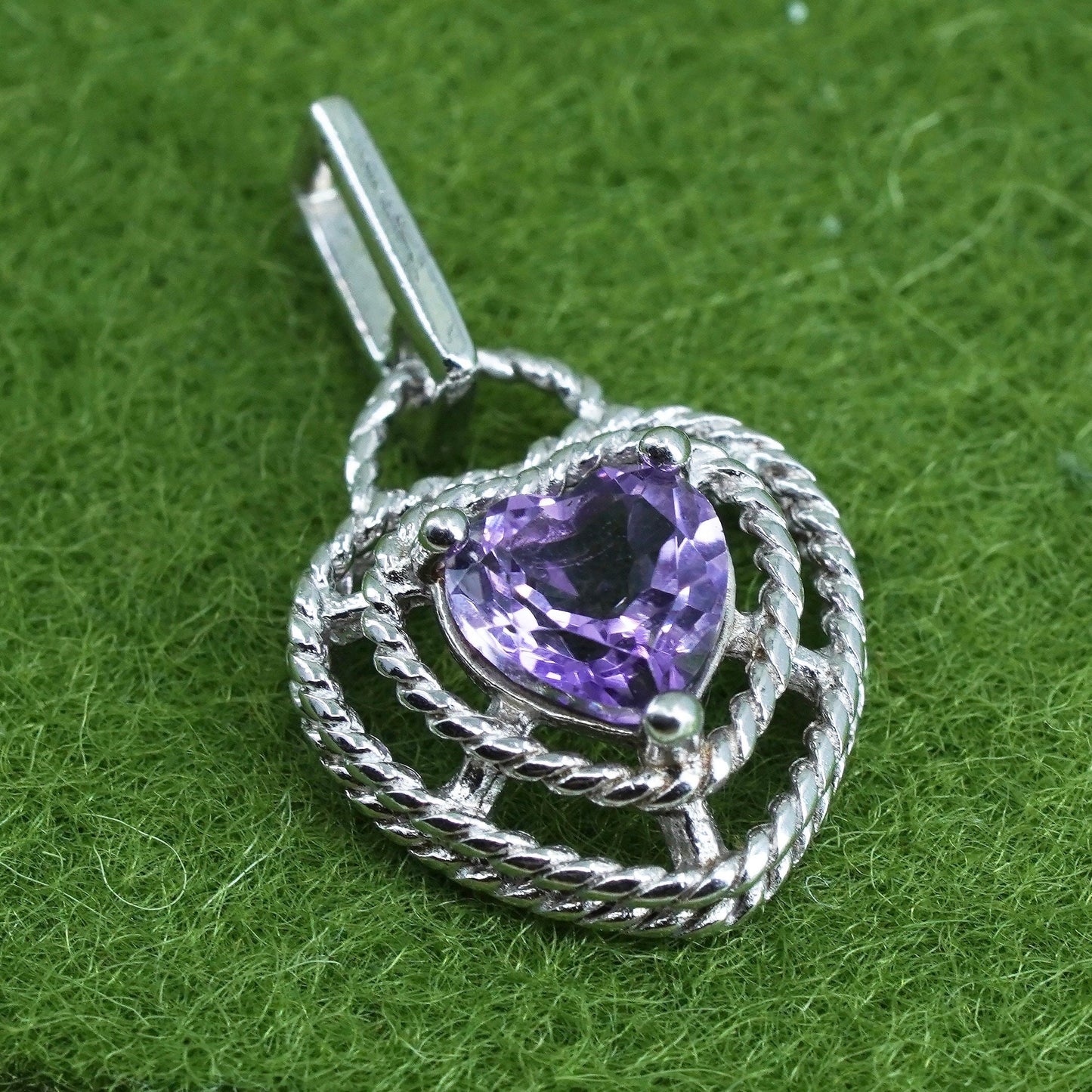 Vintage Sterling silver 925 pendant with heart amethyst