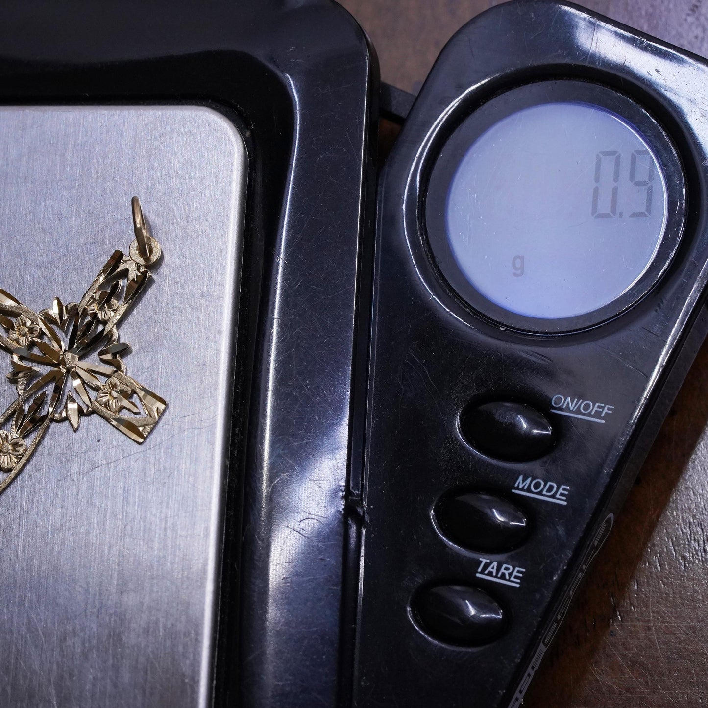 0.9g, Vintage 14K gold pendant, filigree yellow gold cross Pendant