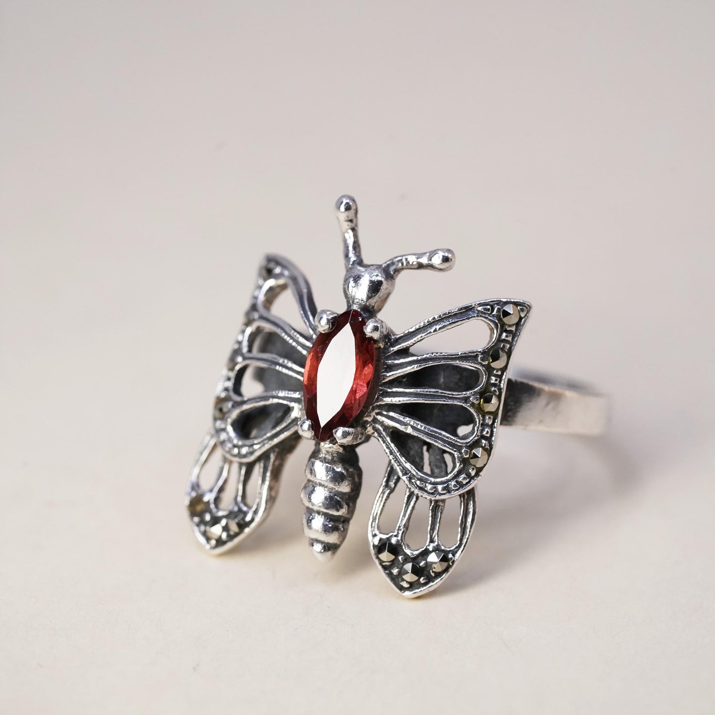 Size 9, VTG Sterling silver ring, 925 filigree butterfly band marcasite garnet