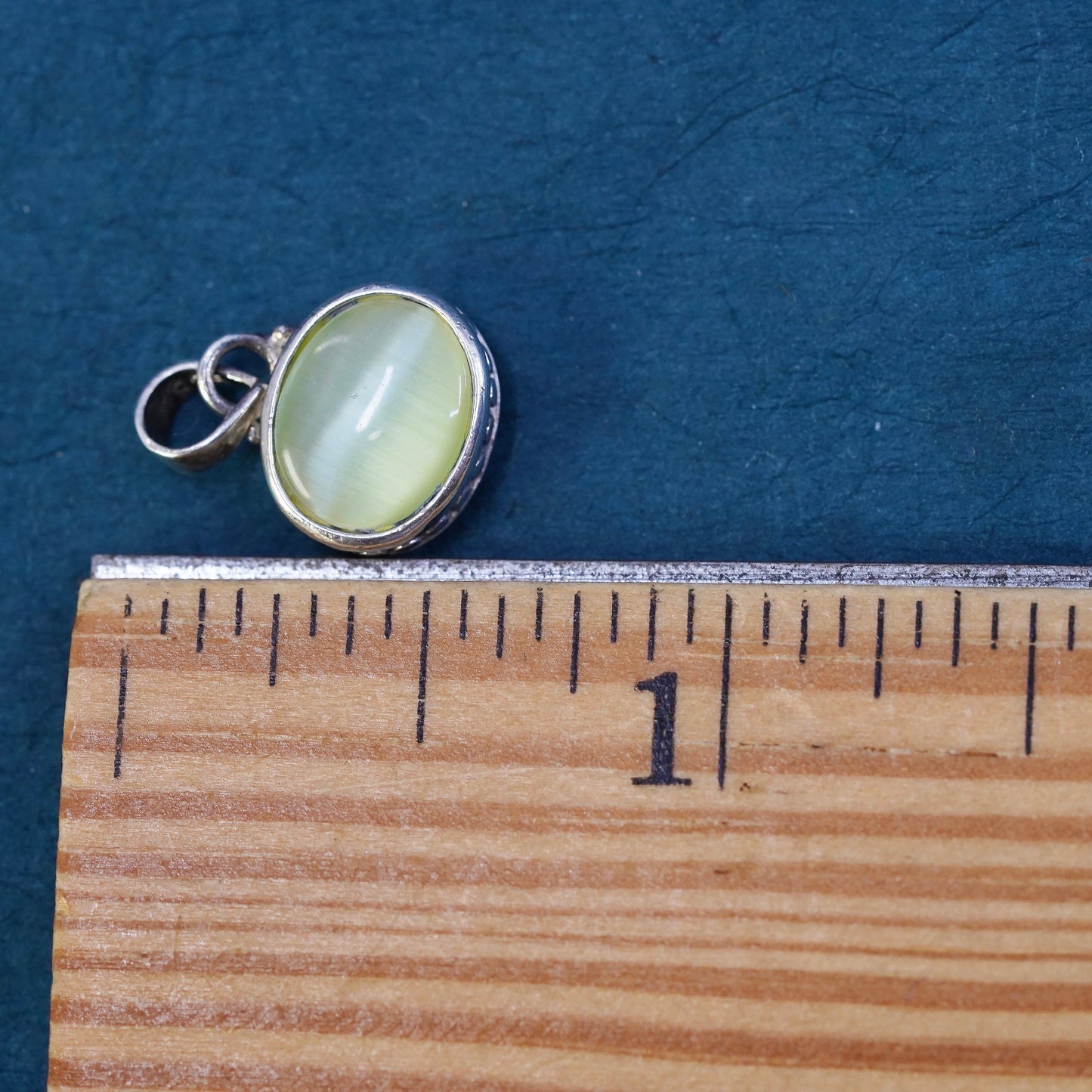 Vintage Sterling silver 925 handmade pendant with oval green cat eye