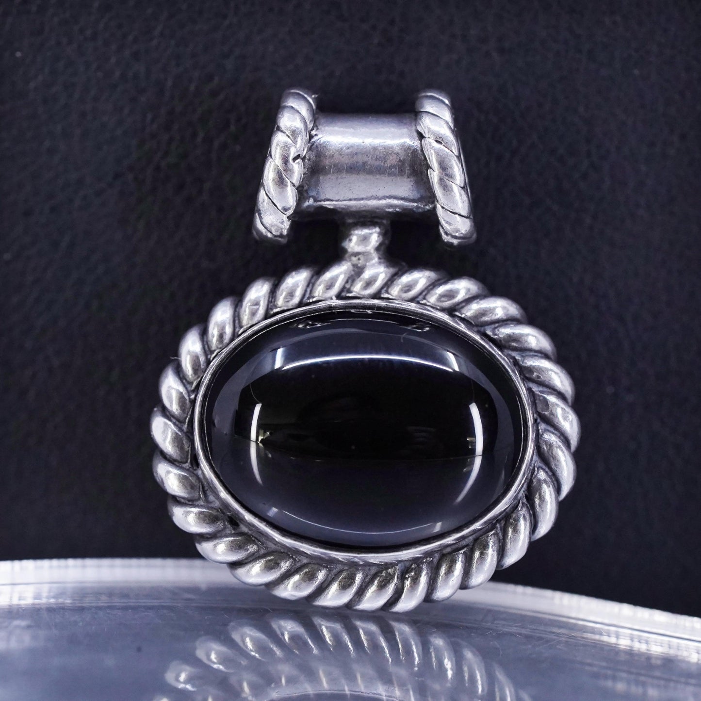 Vintage sterling 925 silver handmade oval pendant with onyx and cable around