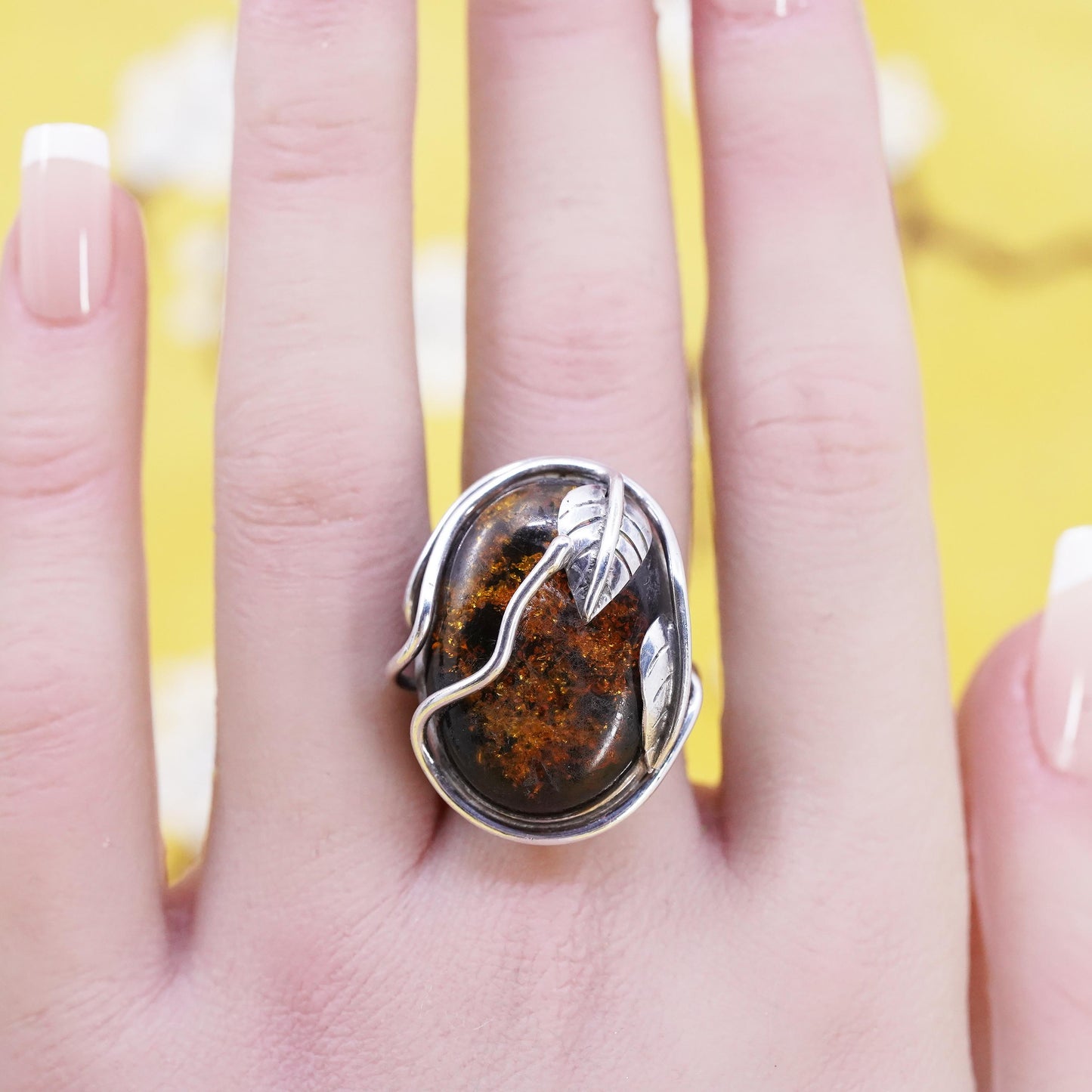 Size 7.5, vintage Sterling 925 silver statement wired ring oval Amber leaves