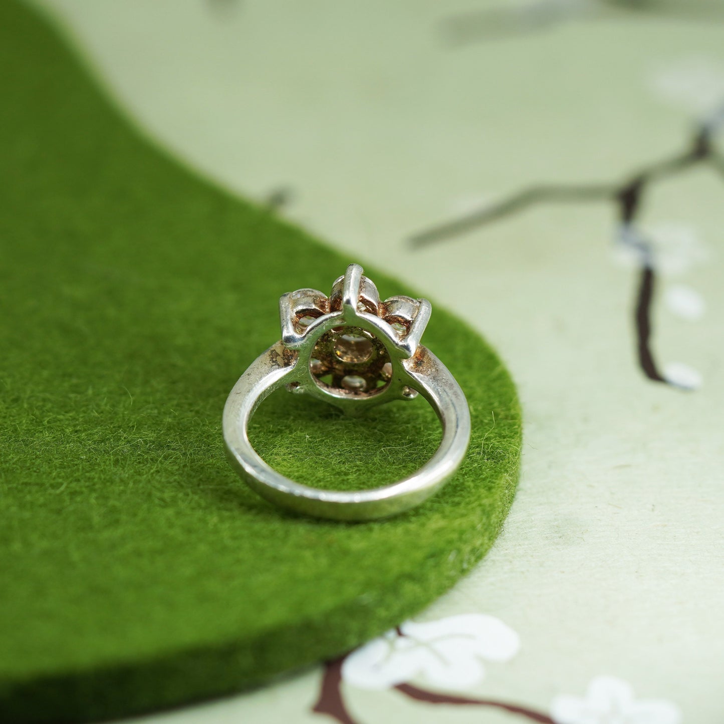 Size 7, vtg 925. Sterling silver flower ring with cluster CZ, engagement ring