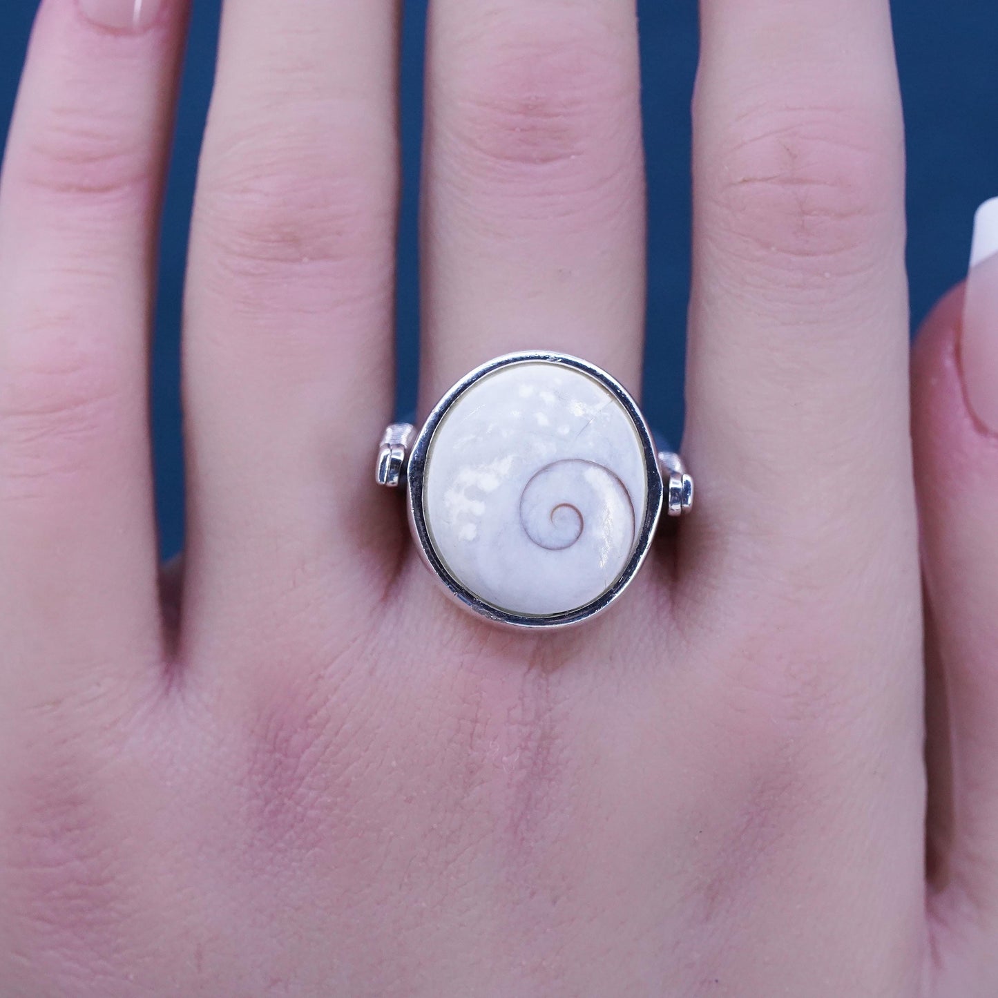 Size 7.25, Sterling Silver Shiva eye Ring, 925 spinner ring with fossil shell