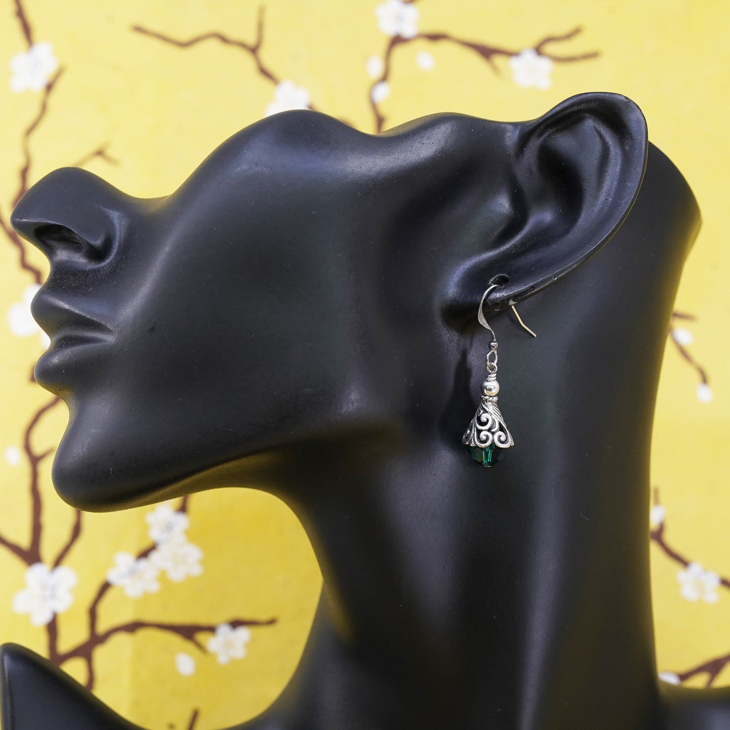Vintage sterling 925 silver handmade filigree teardrop earrings green crystal