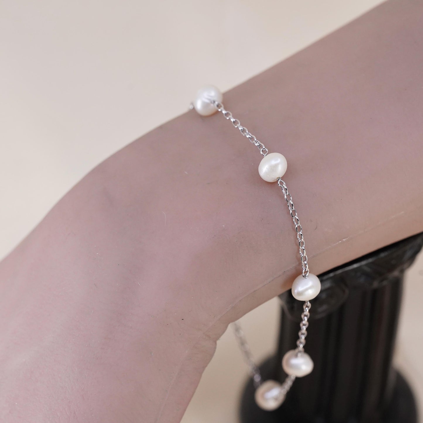 8.25”, Vintage handmade bracelet, circle chain with 6mm freshwater pearl bead