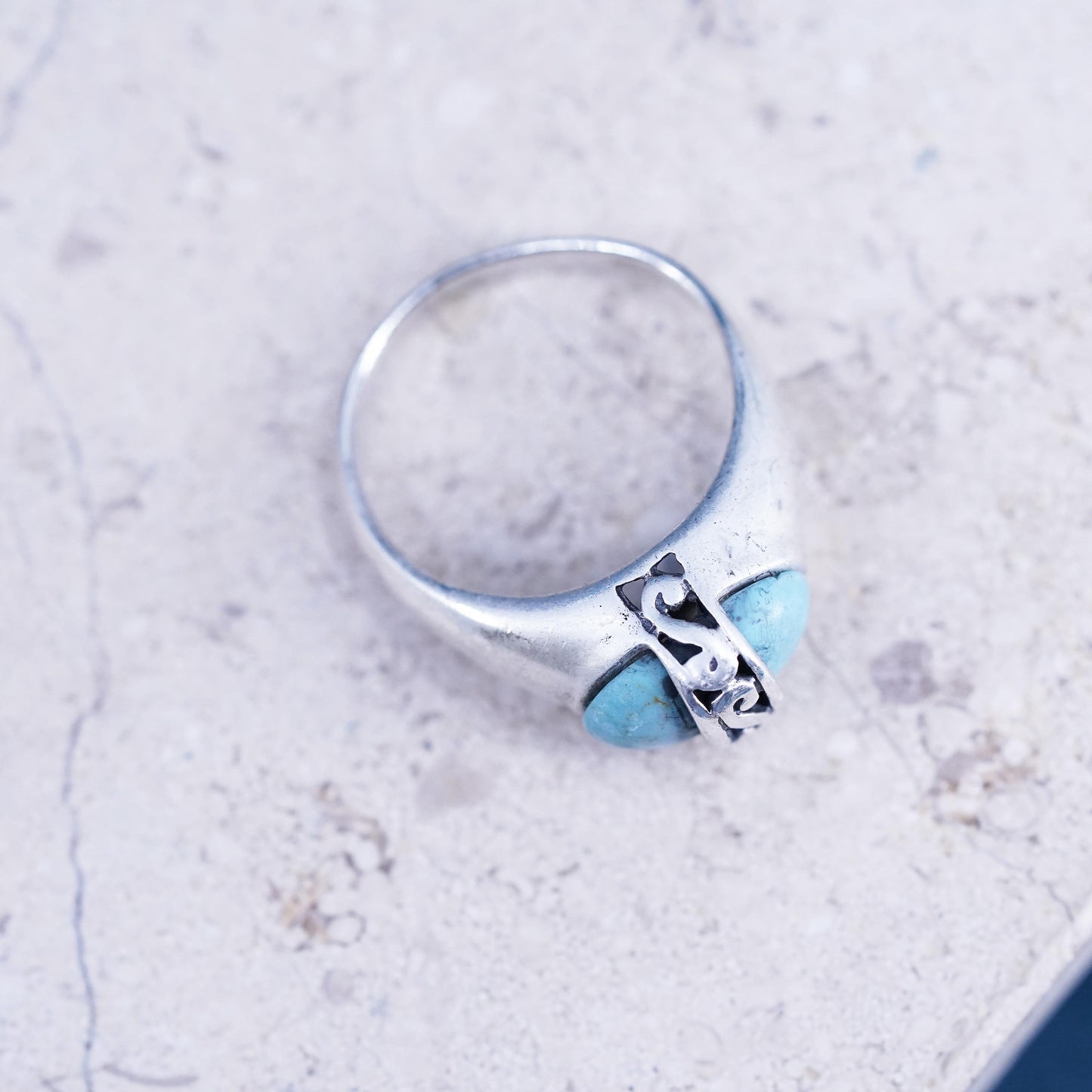 Size 8, vintage Sterling 925 silver handmade ring with turquoise