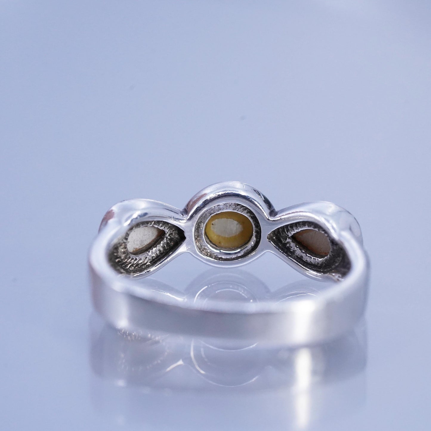 Size 4.5, Vintage southwestern Sterling 925 silver ring pink mother of pearl