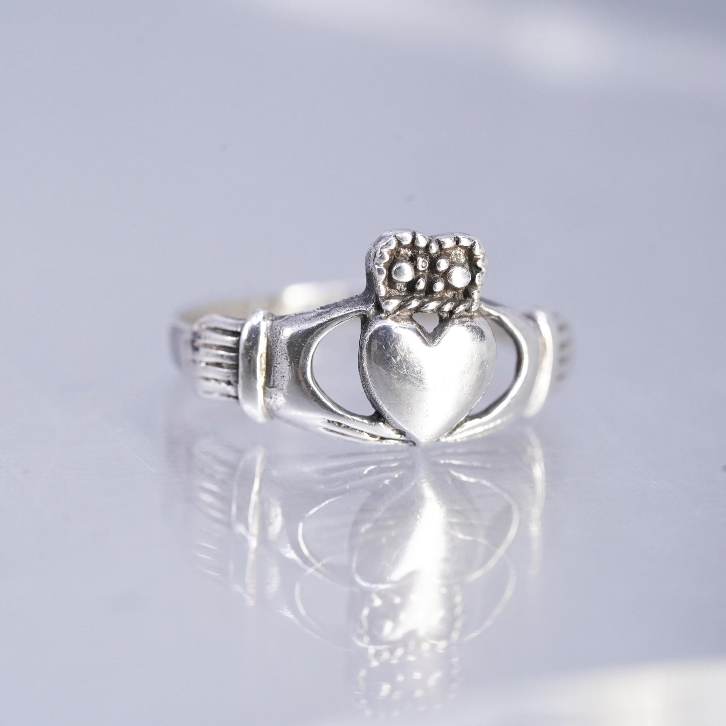 Size 5.5, Irish Claddagh friendship Sterling 925 silver ring holding heart band