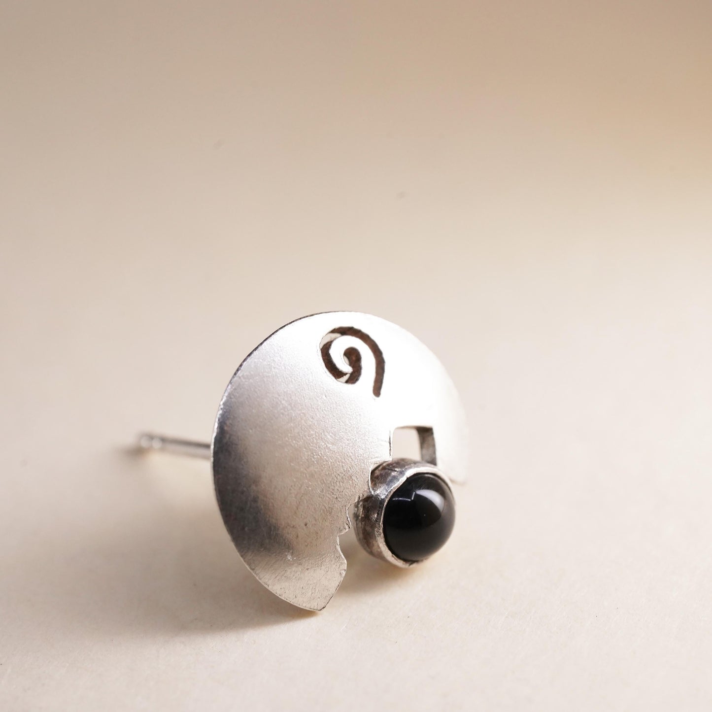 Vintage handmade single earring. Sterling 925 silver stud with onyx