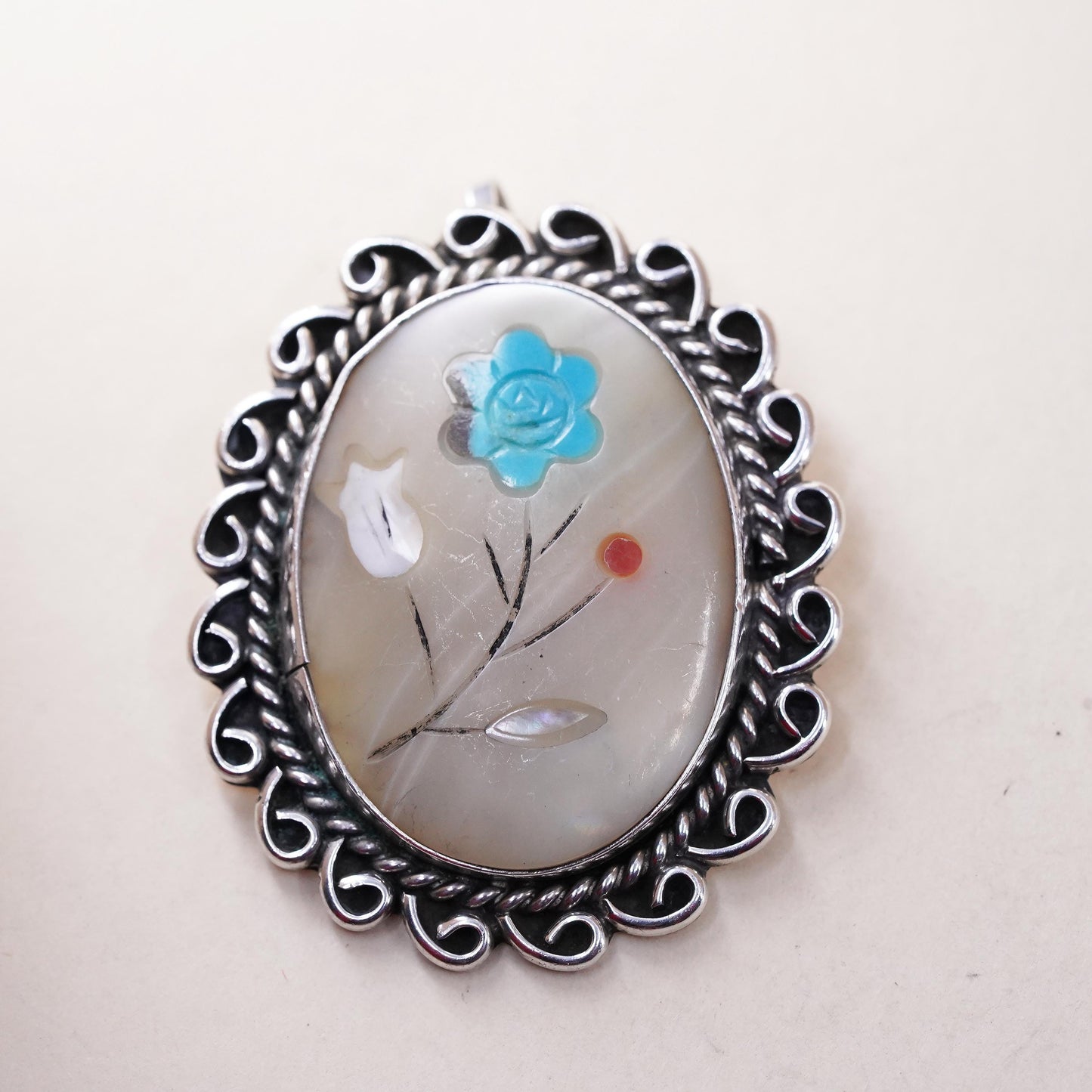 Vintage sterling silver handmade pendant, 925 oval with yellow mother of pearl