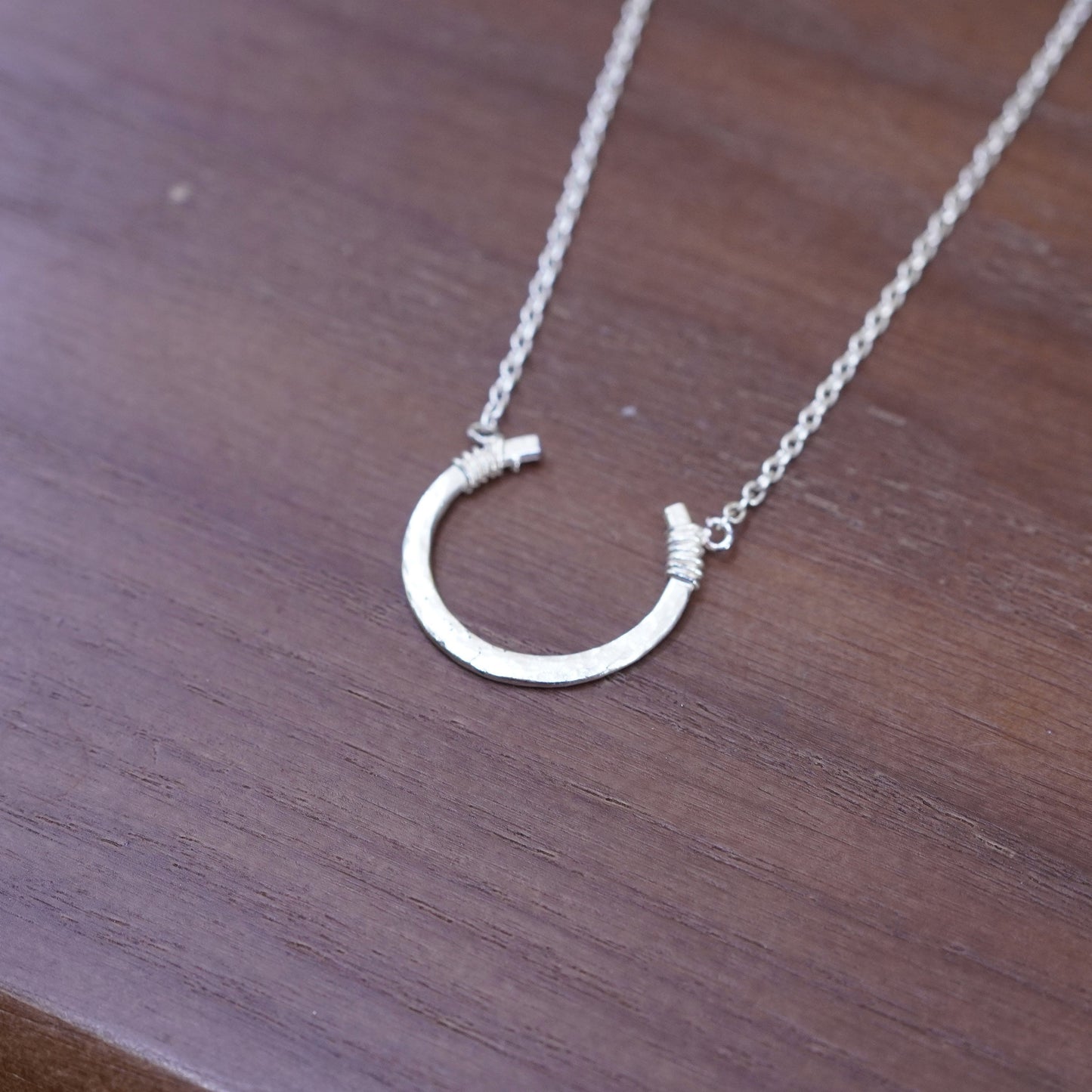 18”, Sterling silver necklace, 925 circle chain with hammered horseshoe pendant