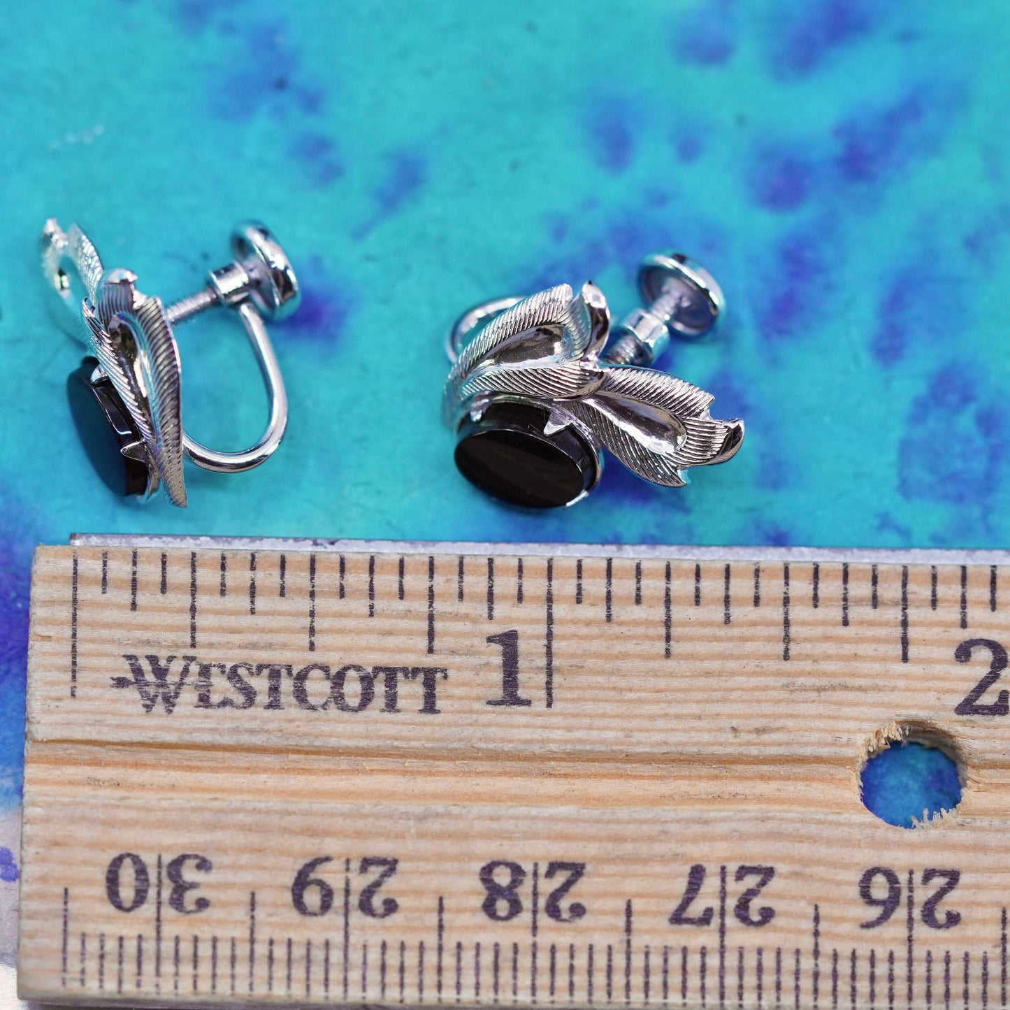 Vintage Sterling 925 silver screw back leafy earrings with onyx