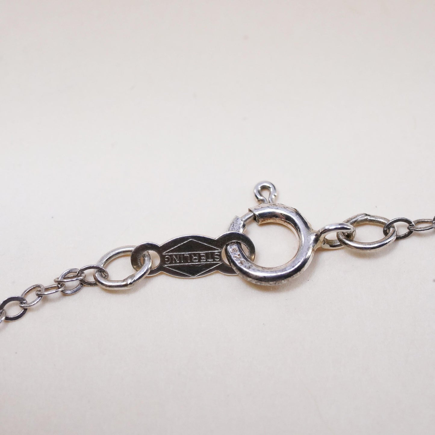 18",, VTG Sterling 925 silver flatten circle necklace filigree heart pendant