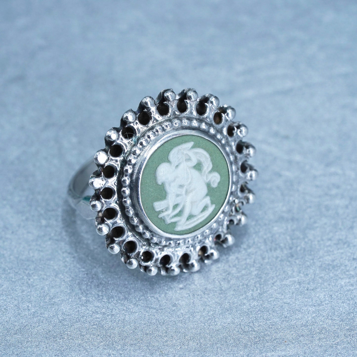 Size 6, Wedgwood England Sterling 925 silver ring with green cameo jasper girl