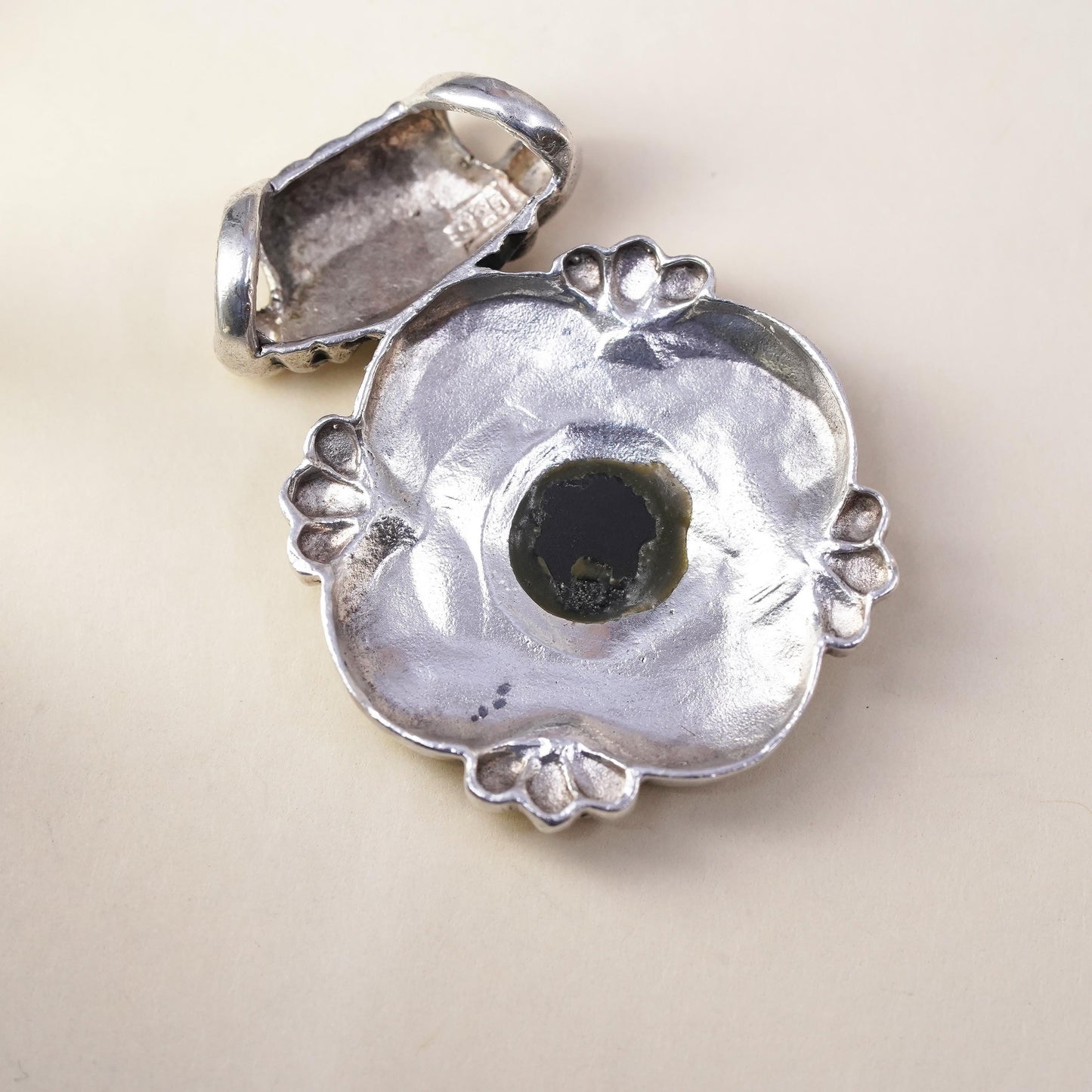 vintage handmade sterling 925 silver textured oval pendant with black onyx