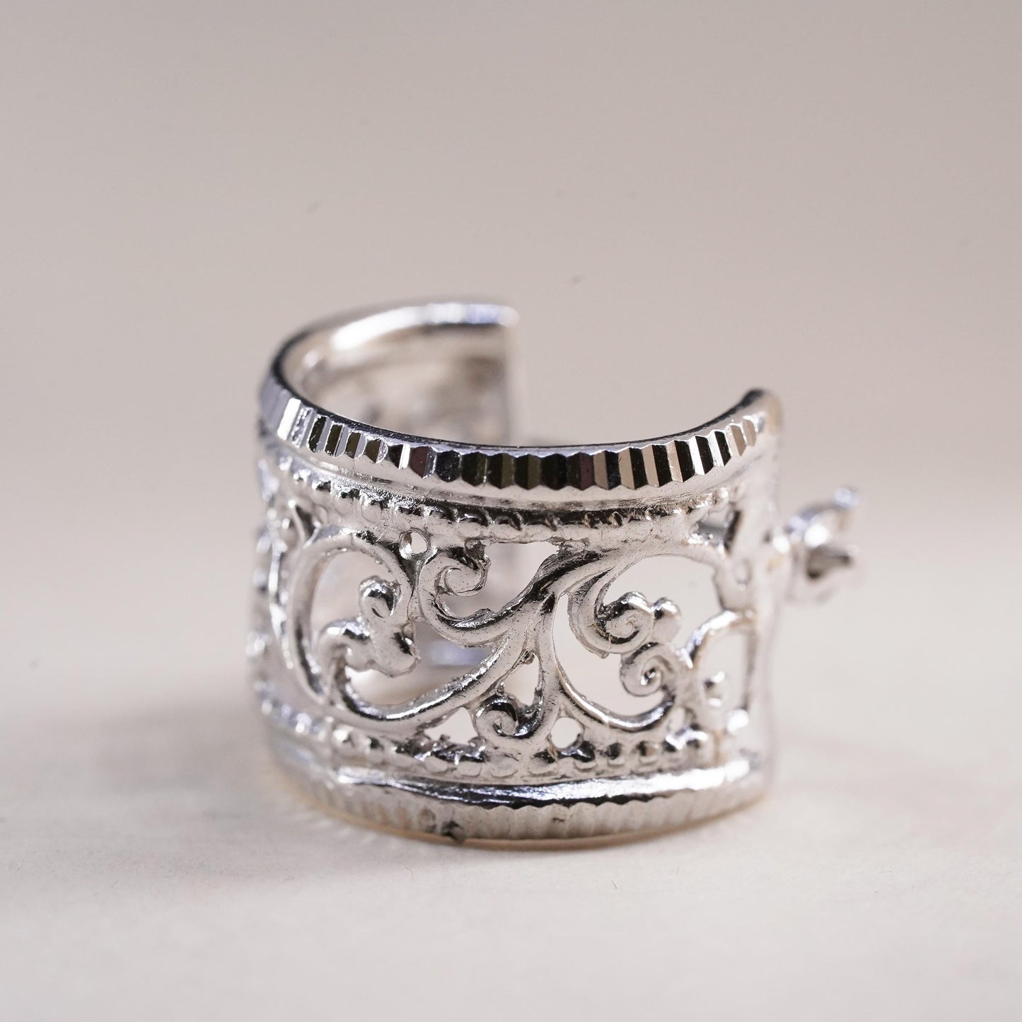Vintage 925 Sterling Silver Filigree Open Hoop Huggie Post Single 1 earring