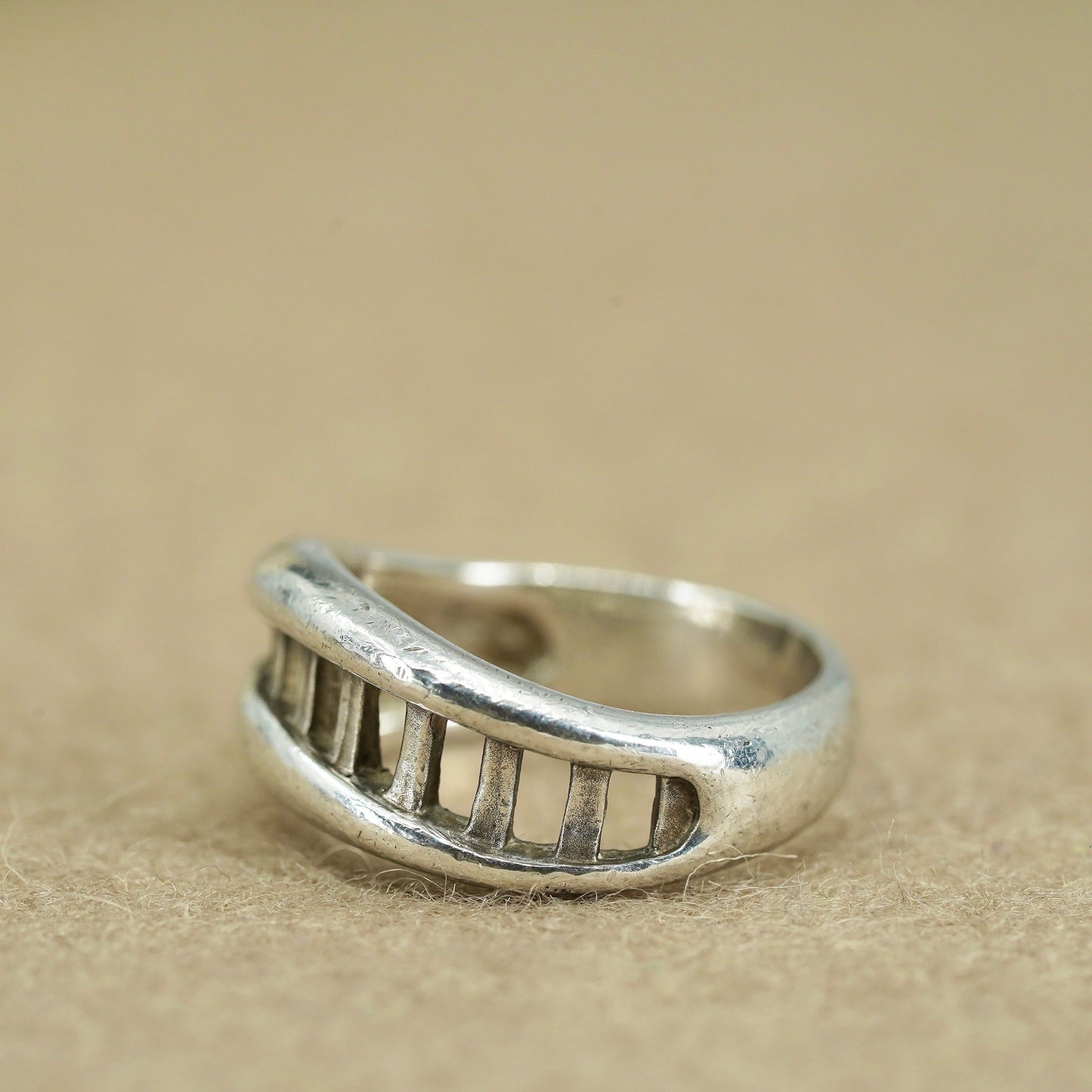 Size 7.5, vintage Sterling 925 silver handmade ring, ribbed band