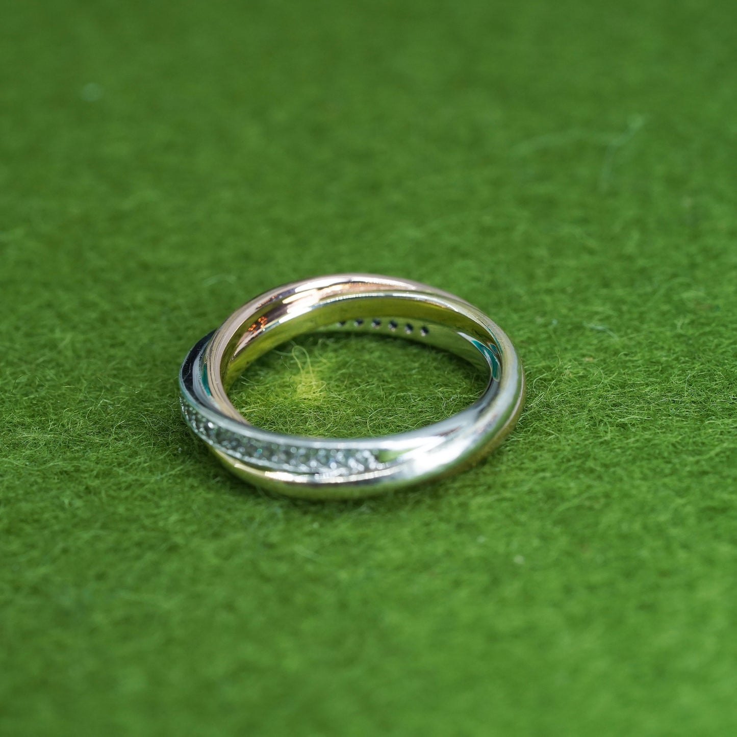Size 6, vintage two tone Sterling 925 silver entwined band ring with cz inlay