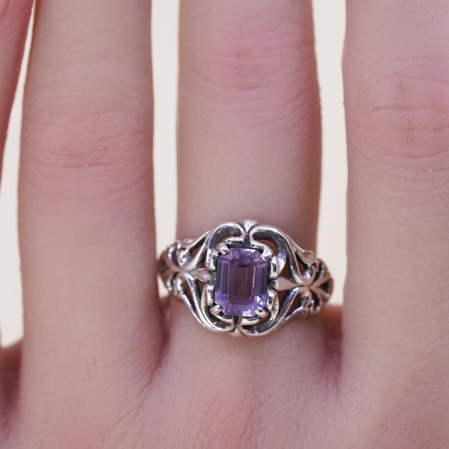 Size 8, Vintage sterling 925 silver handmade cocktail ring w/ amethyst filigree