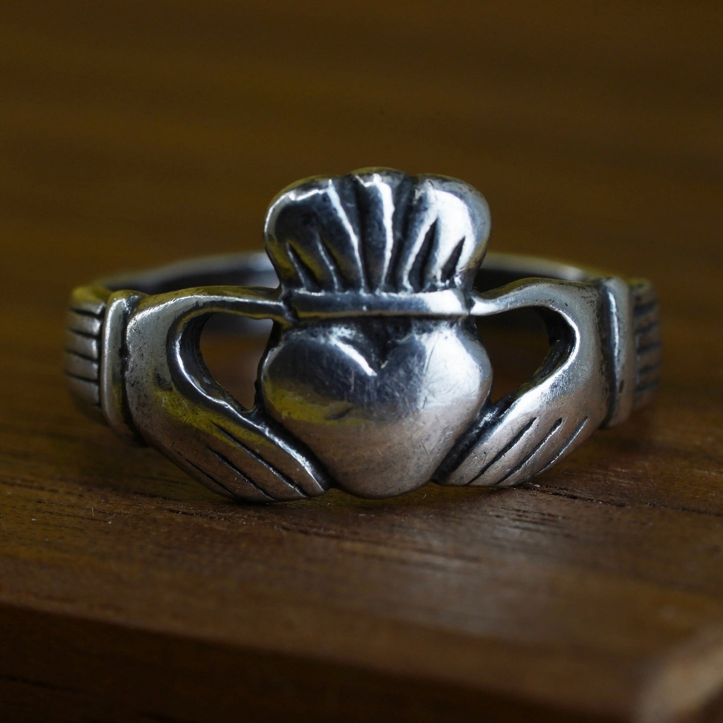 Size 5, irish sterling silver claddagh friendship ring, holding heart 925 band