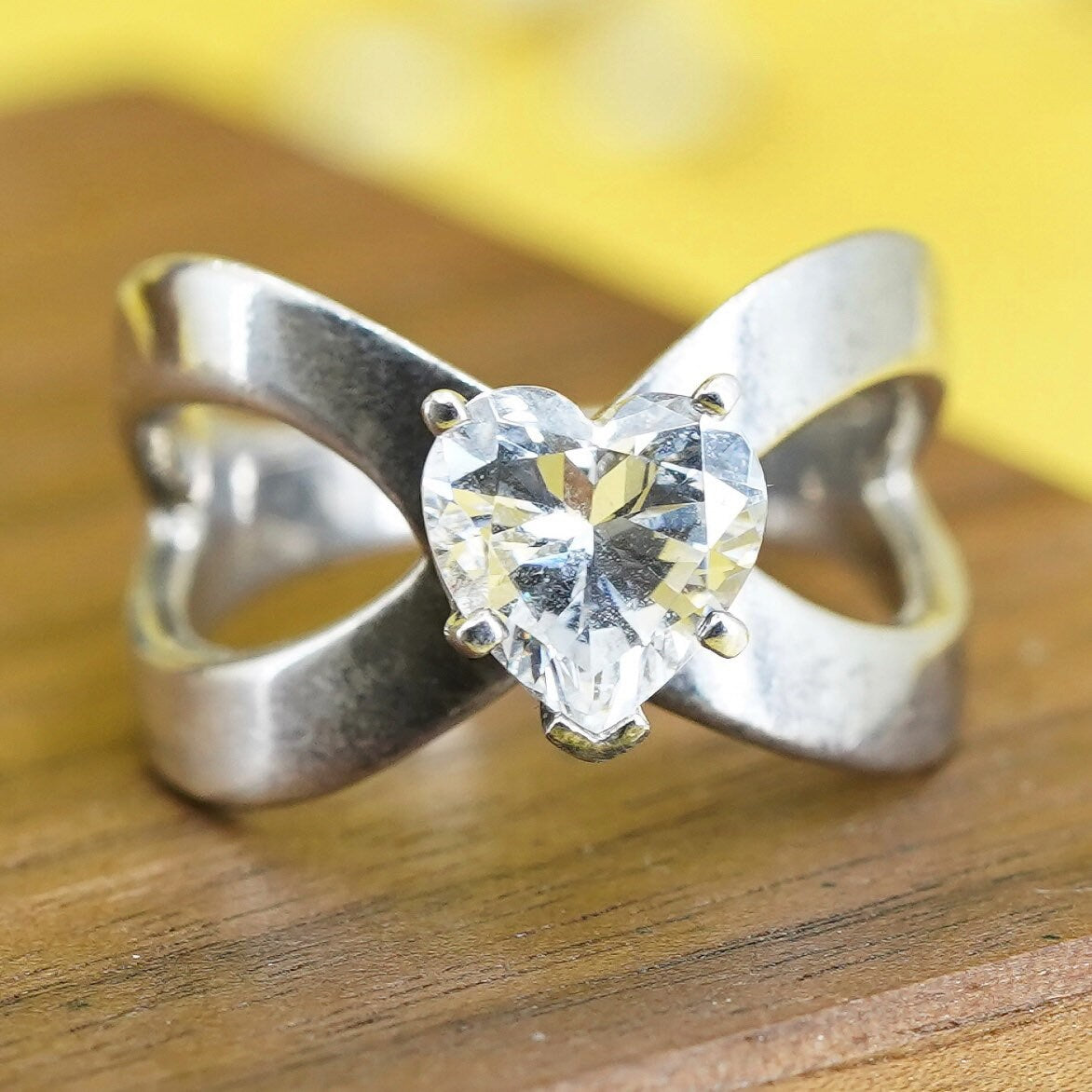 Size 7, vintage Sterling 925 silver wavy ring with heart cz