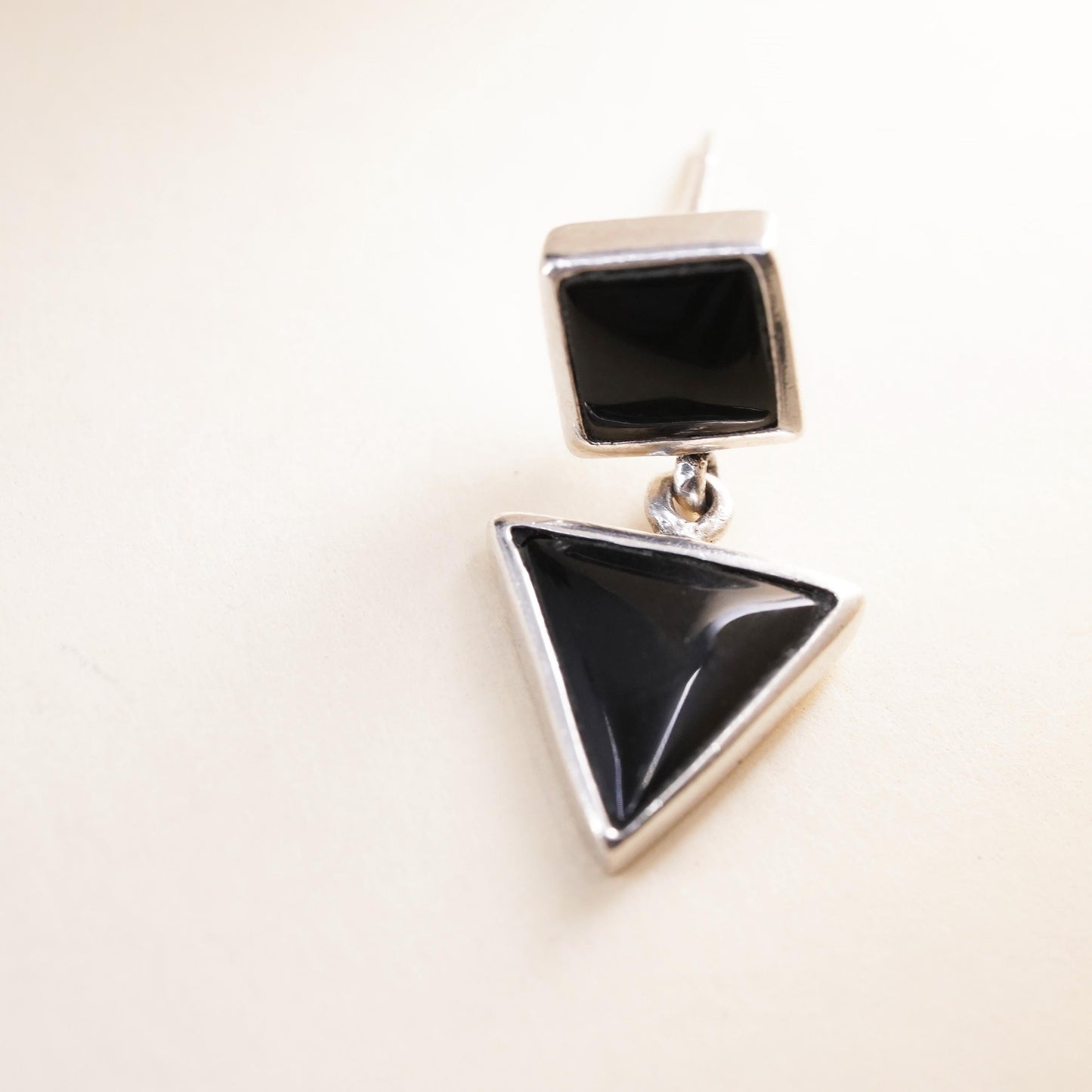 Native American Quoc QT single earring. Sterling 925 silver stud triangle onyx