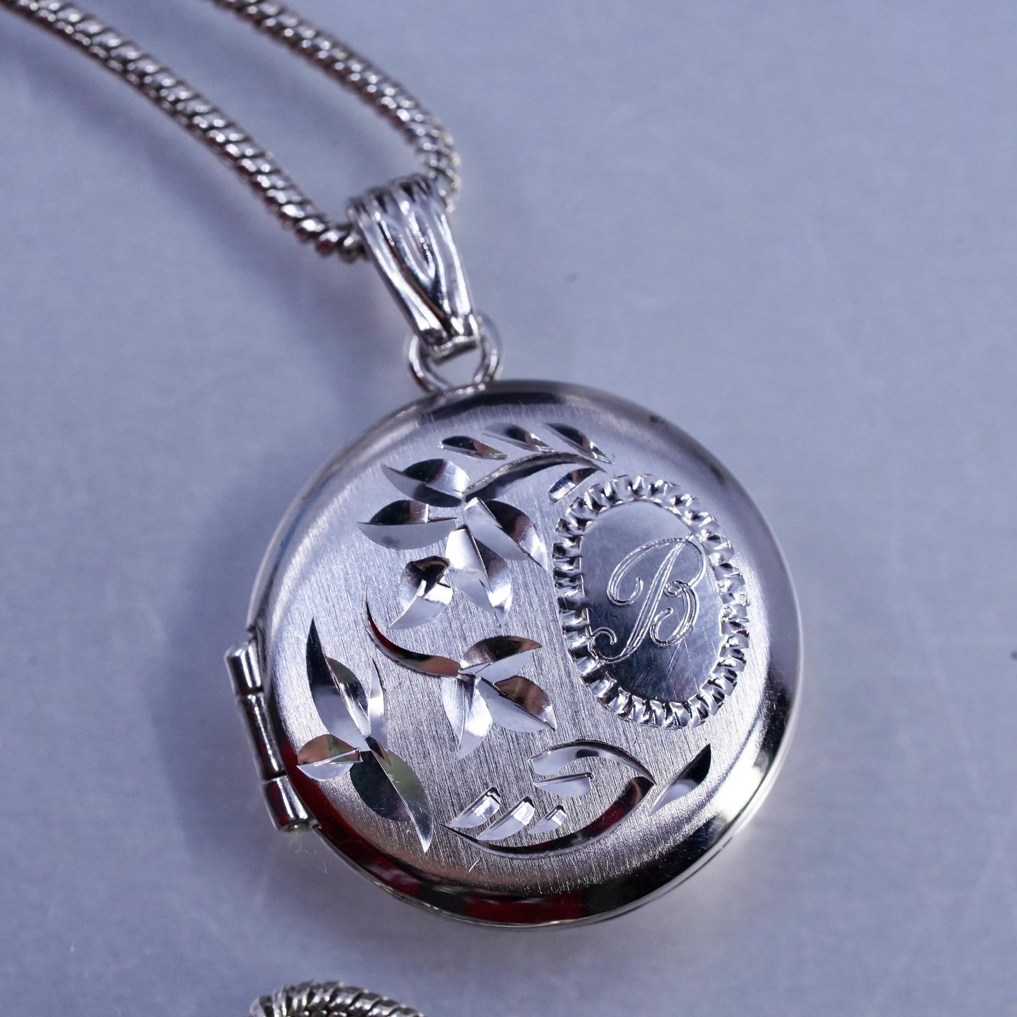 18", Sterling 925 silver snake chain necklace with circle photo locket pendant