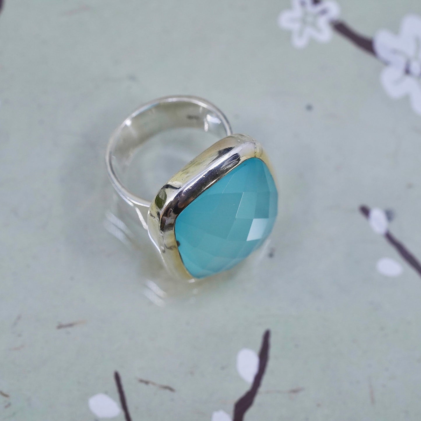 Size 7, vintage Sterling 925 silver statement ring and chalcedony