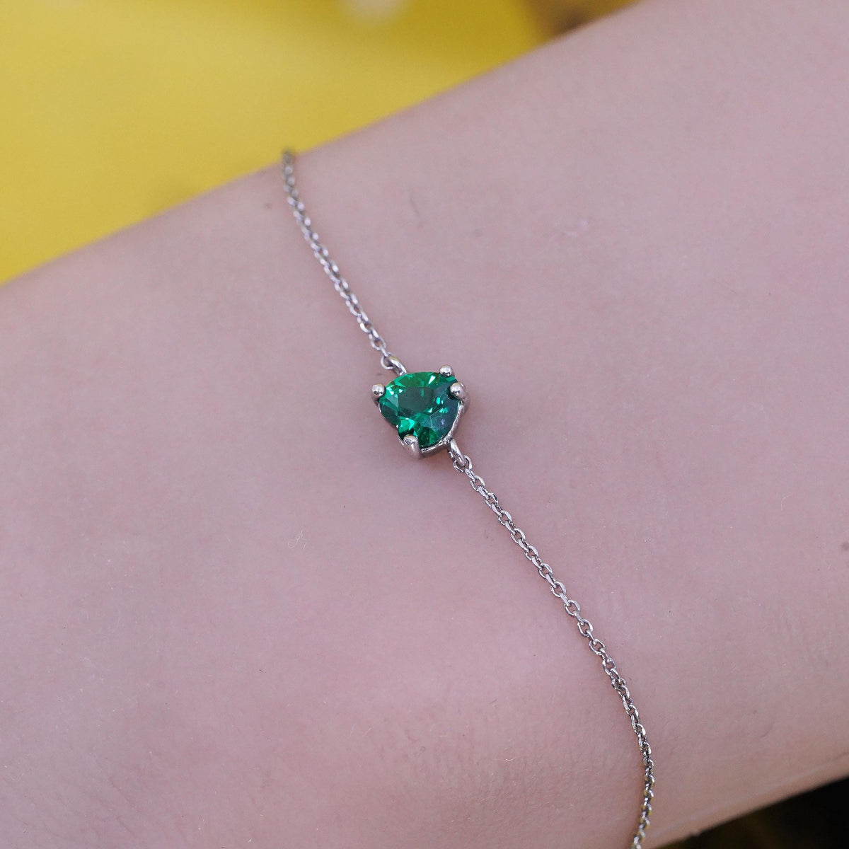 7.5", vintage sterling silver bracelet, 925 thin chain with crystal green heart