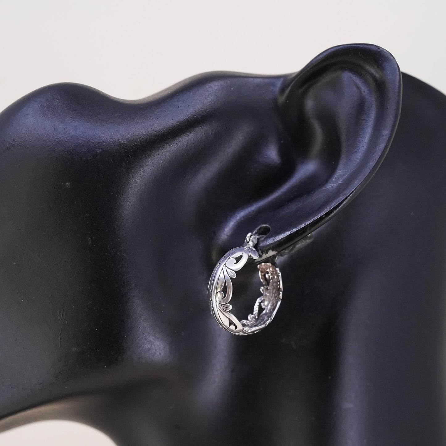 0.75”, Vintage Jezlaine sterling silver loop single earring, filigree hoop