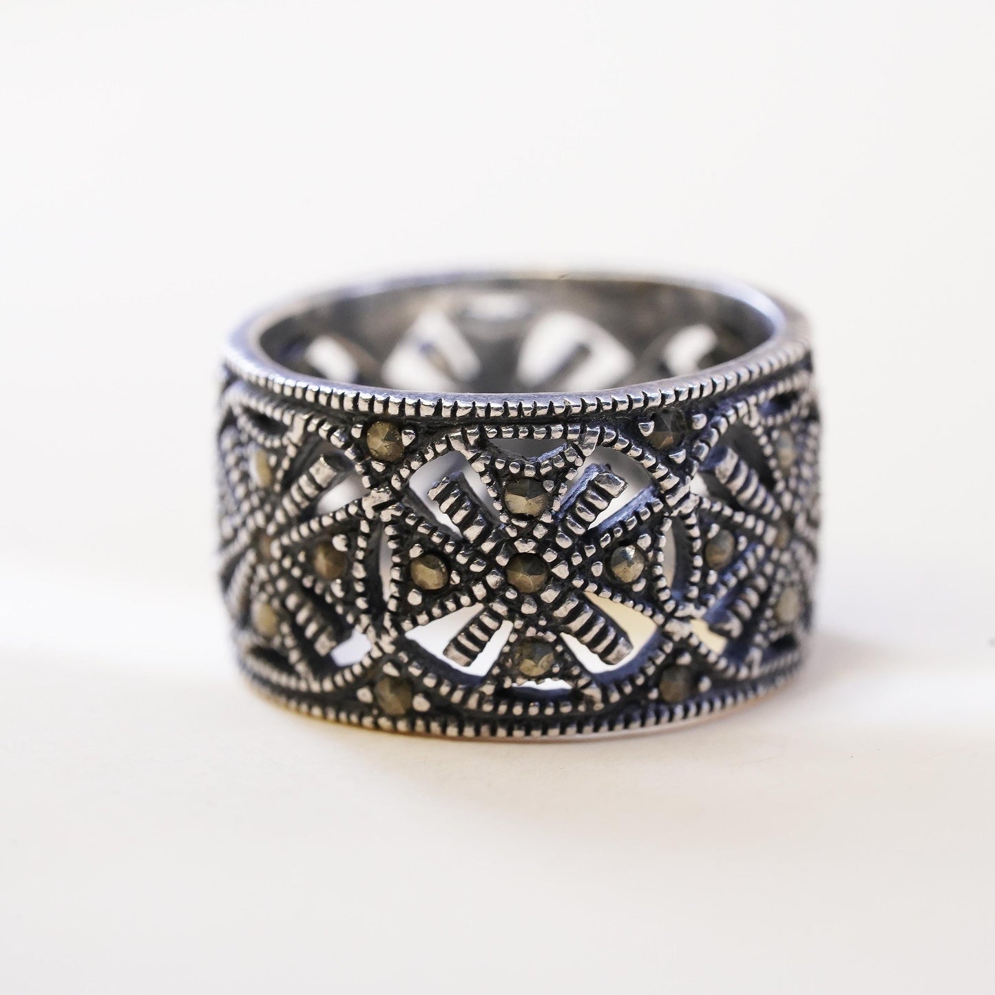 Size 8.5, VTG Sterling silver ring, 925 filigree cross band cluster Marcasite