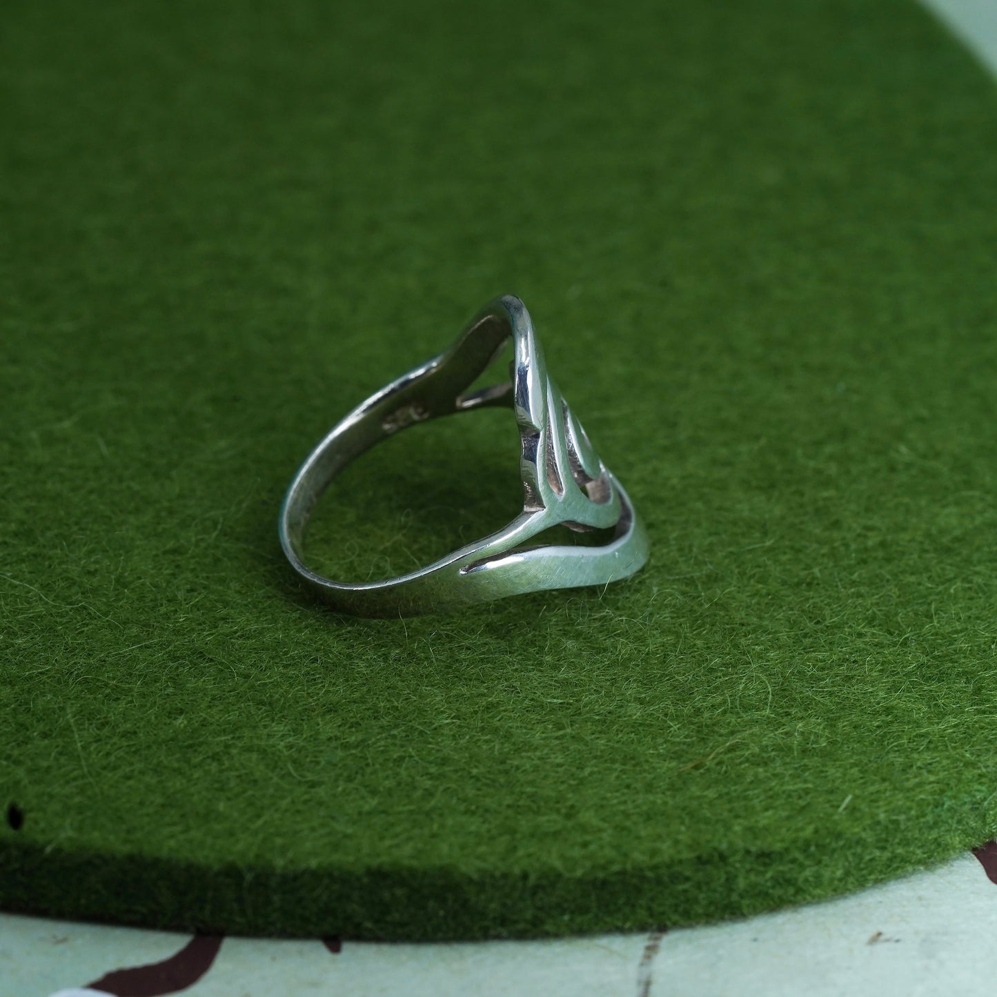 Size 8, Vintage sterling silver handmade sprial ring, 925 silver statement band