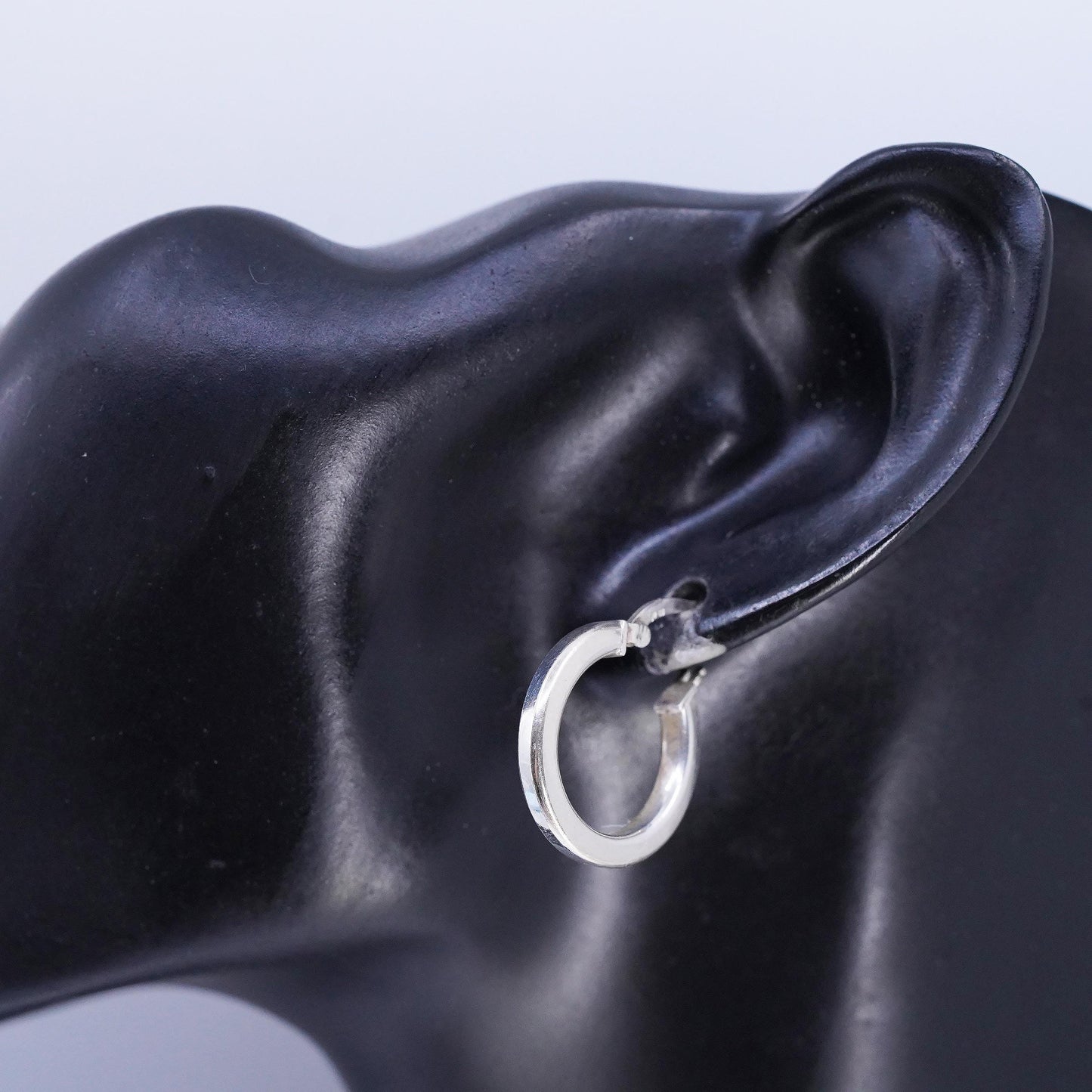 0.75" Vintage sterling silver 925 ribbed Huggie earrings Hoops