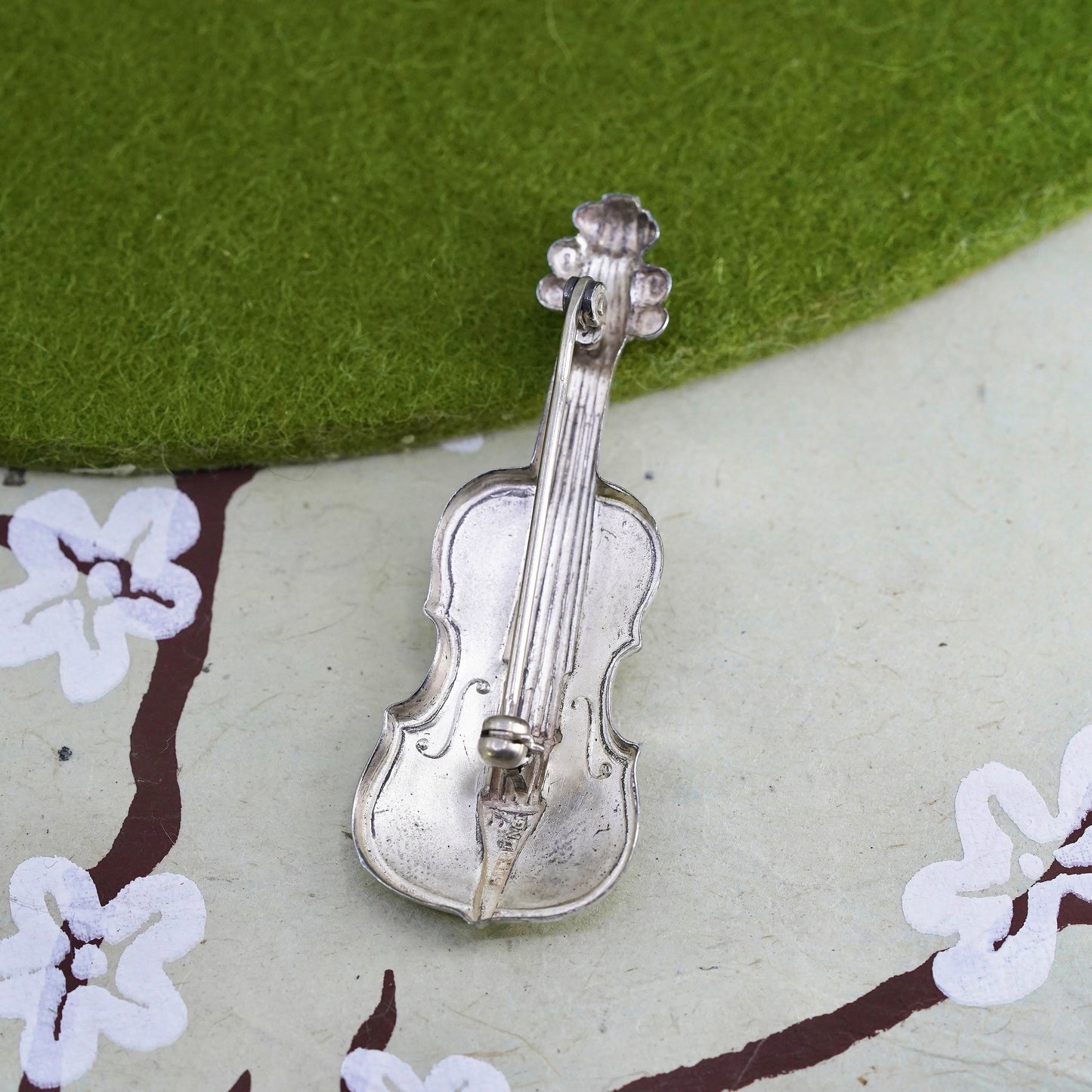 Vintage Sterling silver handmade brooch, solid 925 silver violin. jewelry