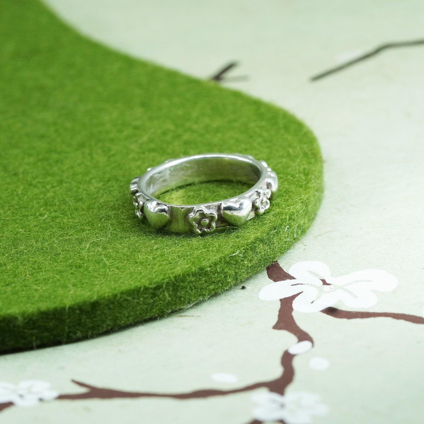 Size 6.25, vintage Sterling 925 silver handmade heart flower ring band