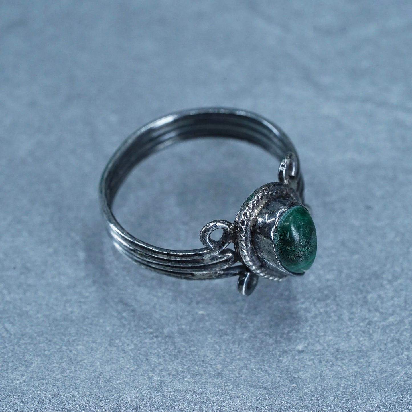 Size 4, Native American navajo Sterling 925 silver handmade ring with turquoise