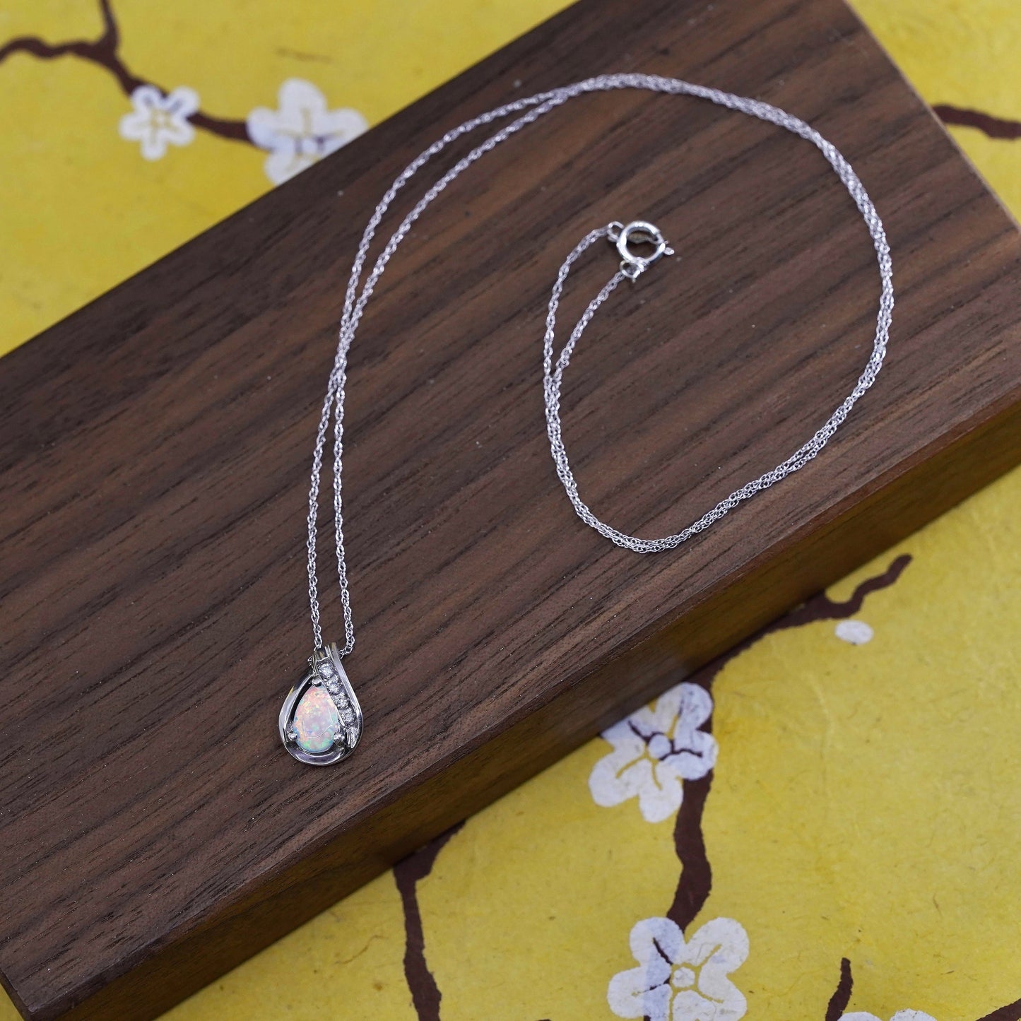 18”, vintage Sterling 925 silver necklace, circle chain teardrop opal pendant