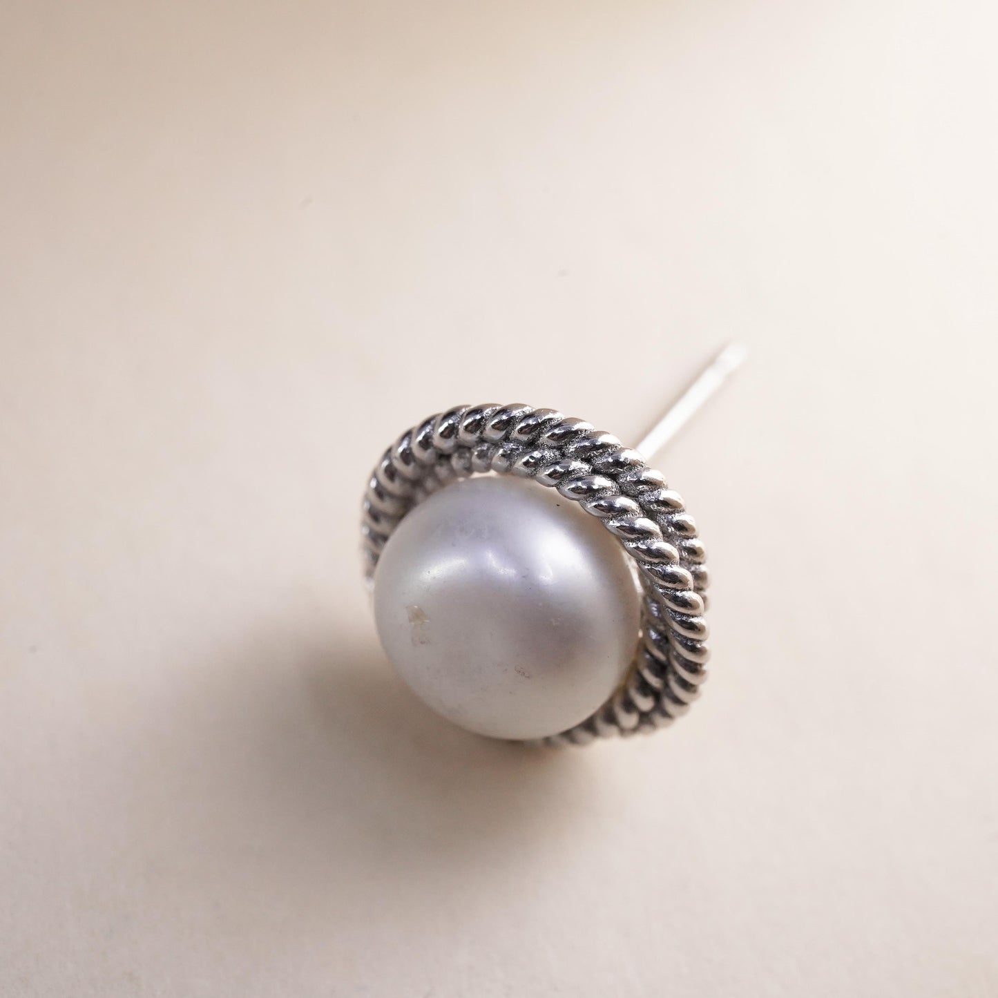 Vintage single earring. Sterling 925 silver pearl stud with cable around