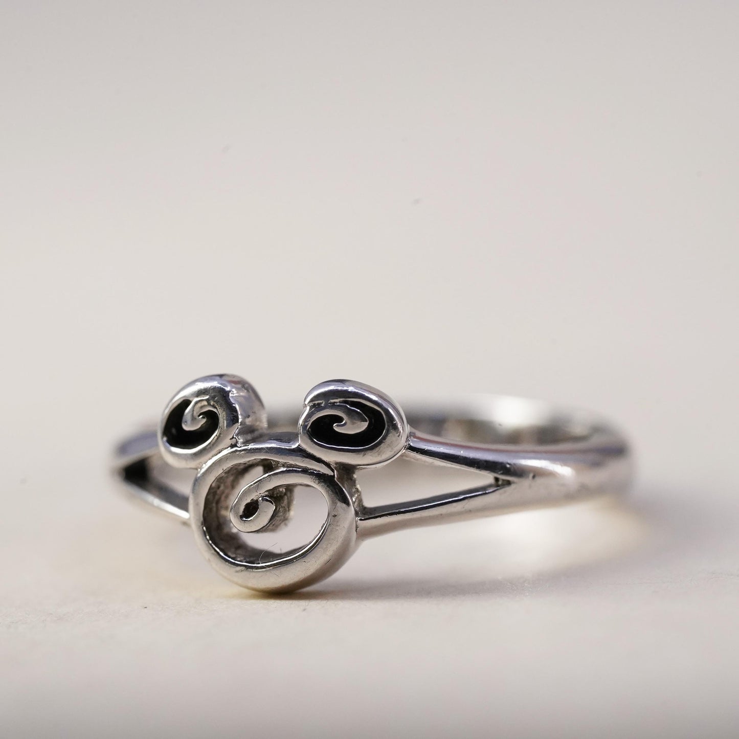Size 4, Disney Mickey Mouse sterling silver ring, wrap band