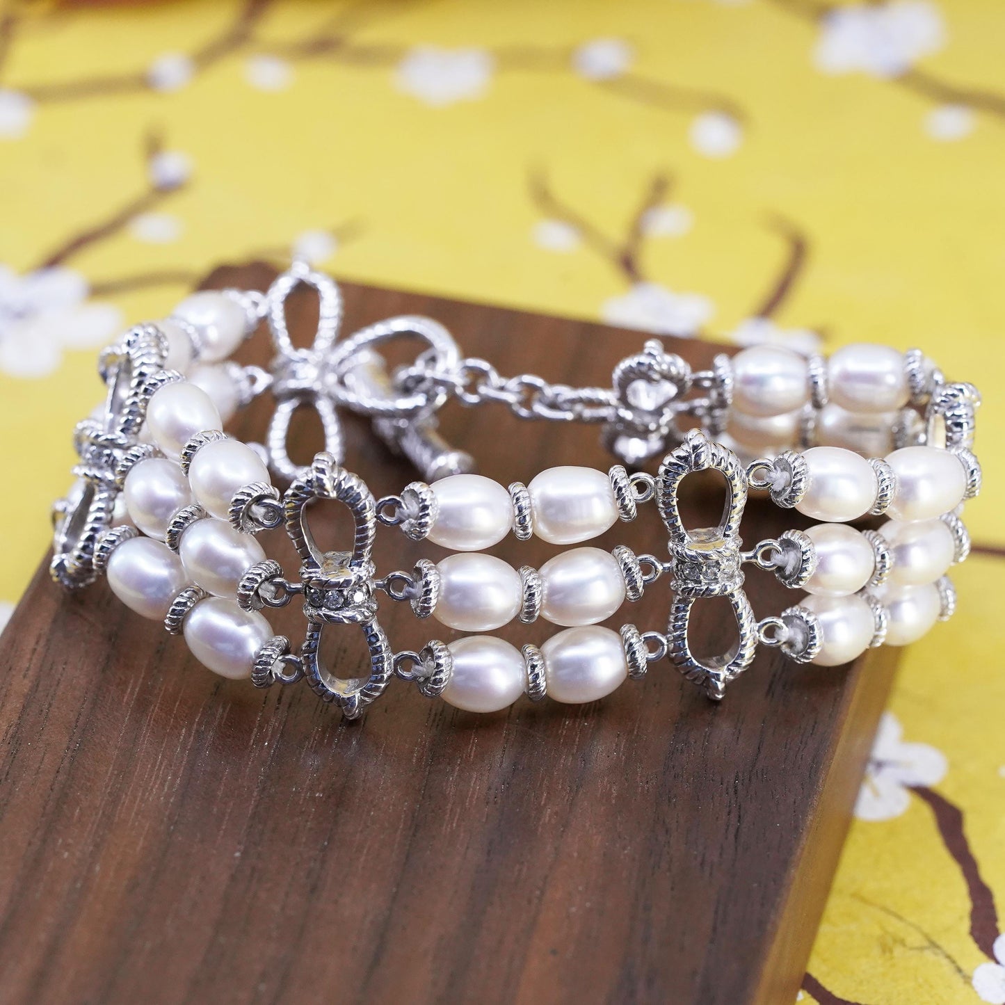 6.75”, Judith Ripka Sterling 925 silver pearl bracelet with 925 toggle closure