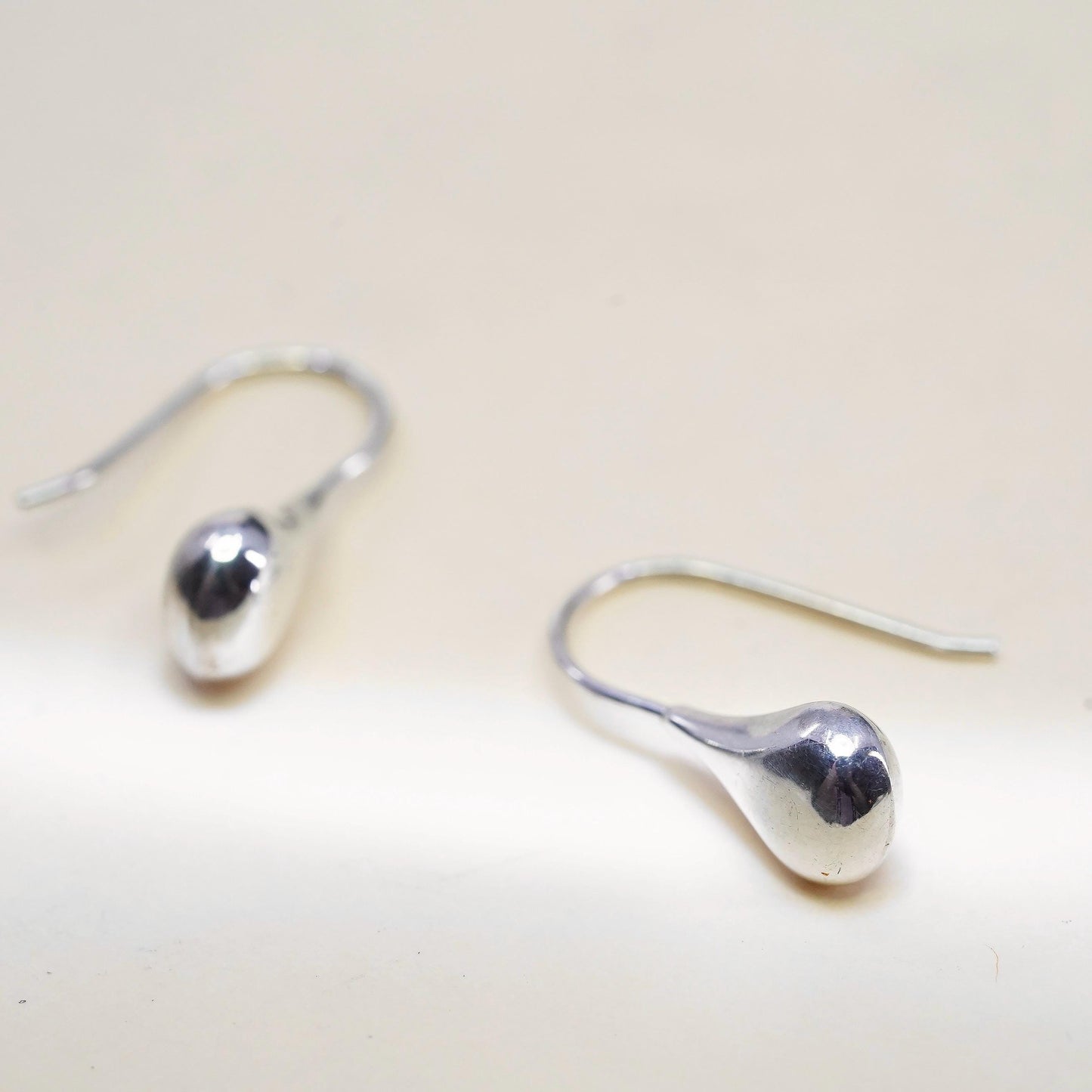 Vintage Silpada W1646 Sterling Silver Small Teardrop Dangle Earring 925