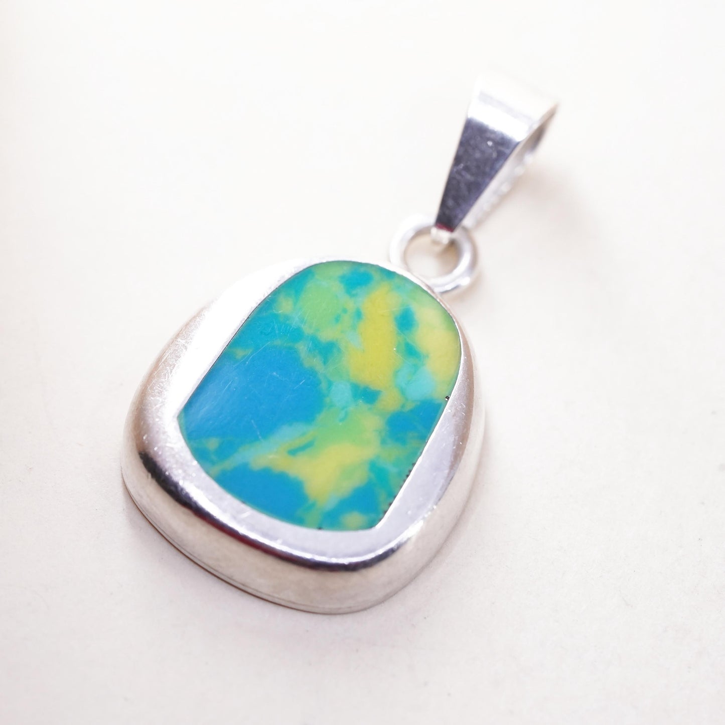 Vintage Mexican sterling 925 silver handmade pendant with yellow green stone